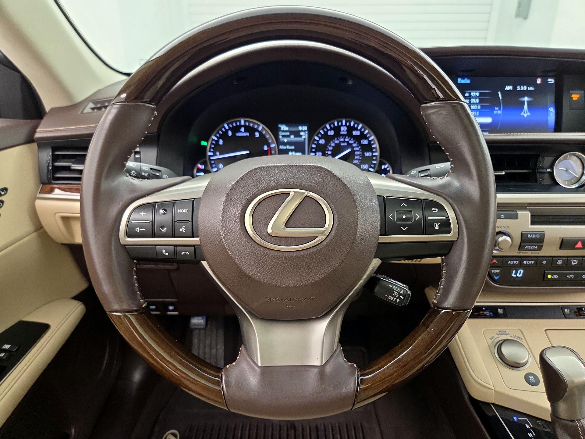 Thumbnail: 2016 Lexus ES - 10