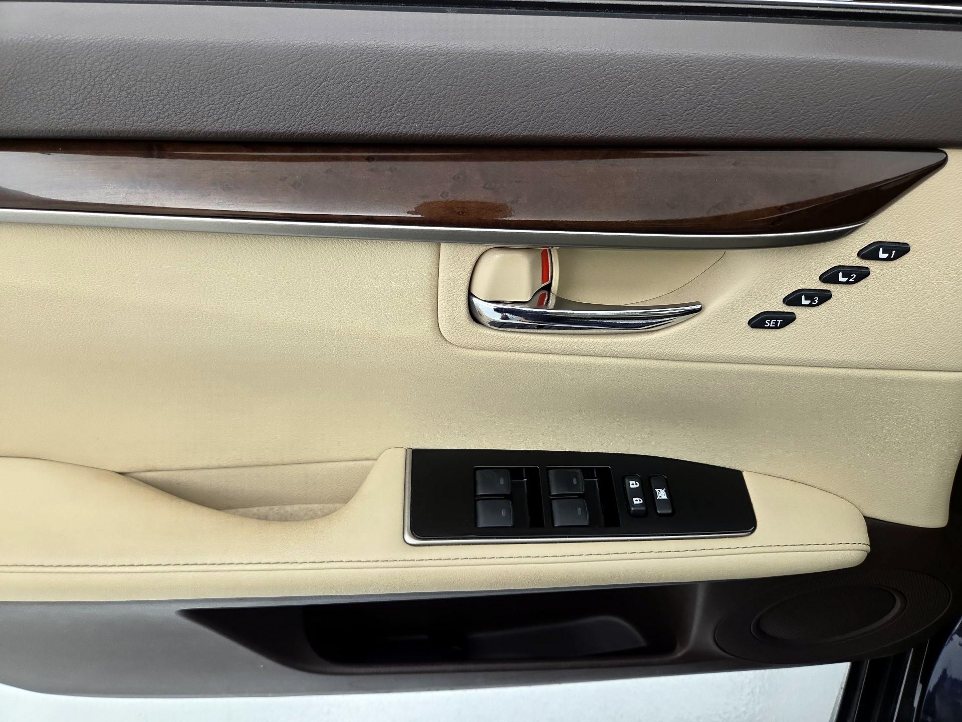 Thumbnail: 2016 Lexus ES - 12