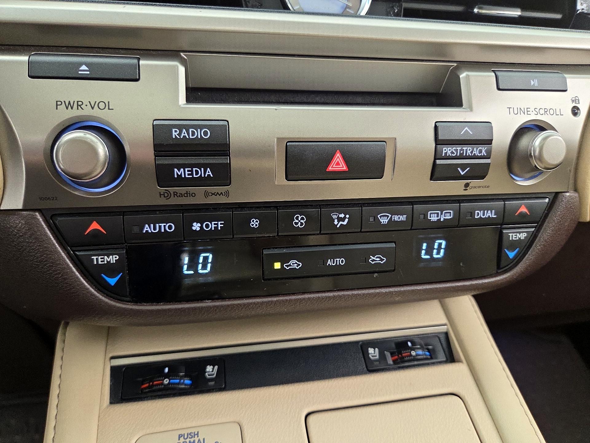 Thumbnail: 2016 Lexus ES - 16