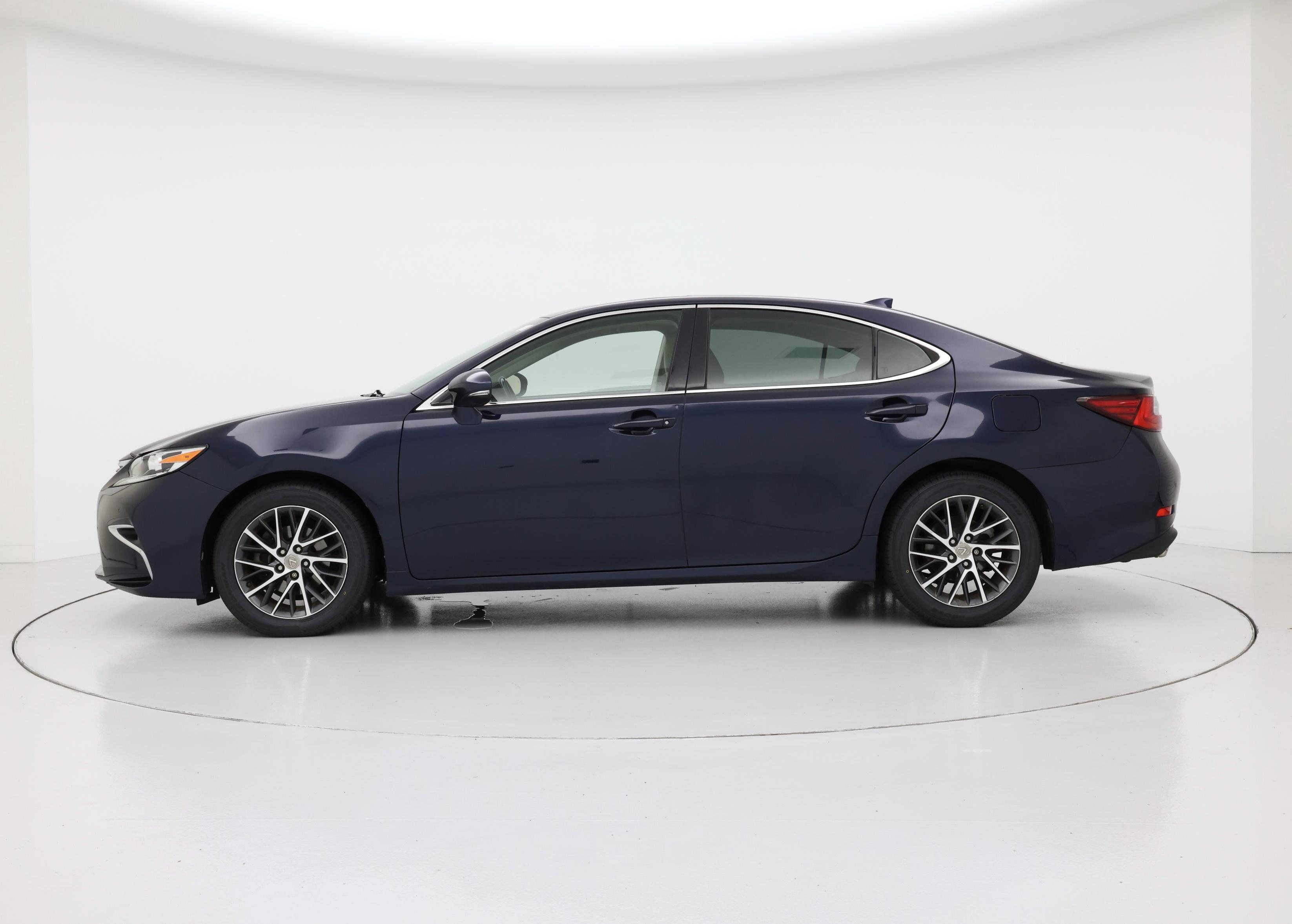 Thumbnail: 2016 Lexus ES - 3