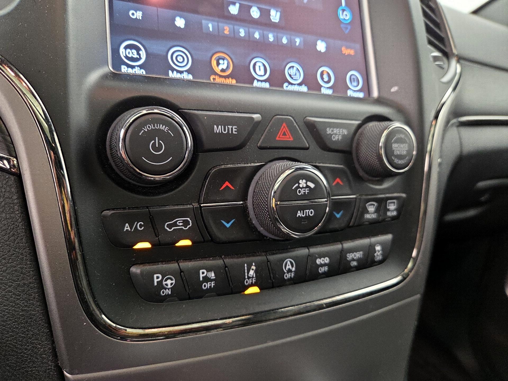 Thumbnail: 2018 Jeep Grand Cherokee - 17