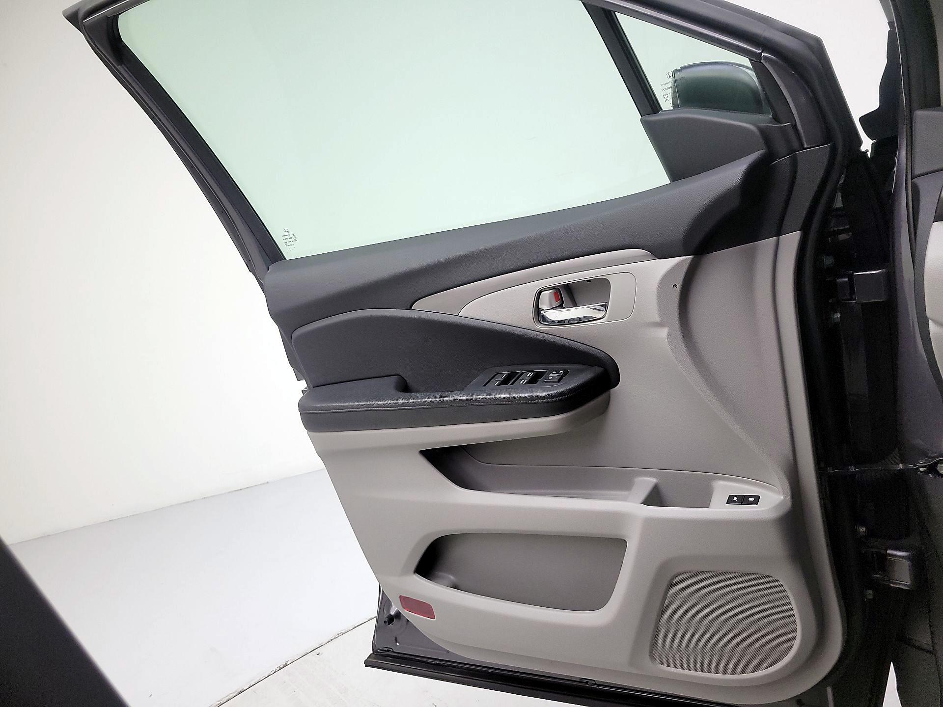Thumbnail: 2016 Honda Pilot - 12