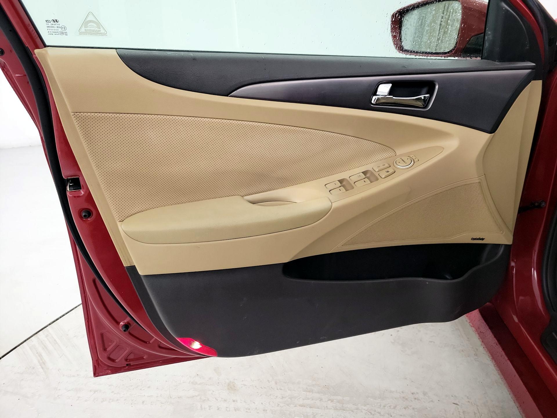 Thumbnail: 2015 Hyundai Sonata - 12