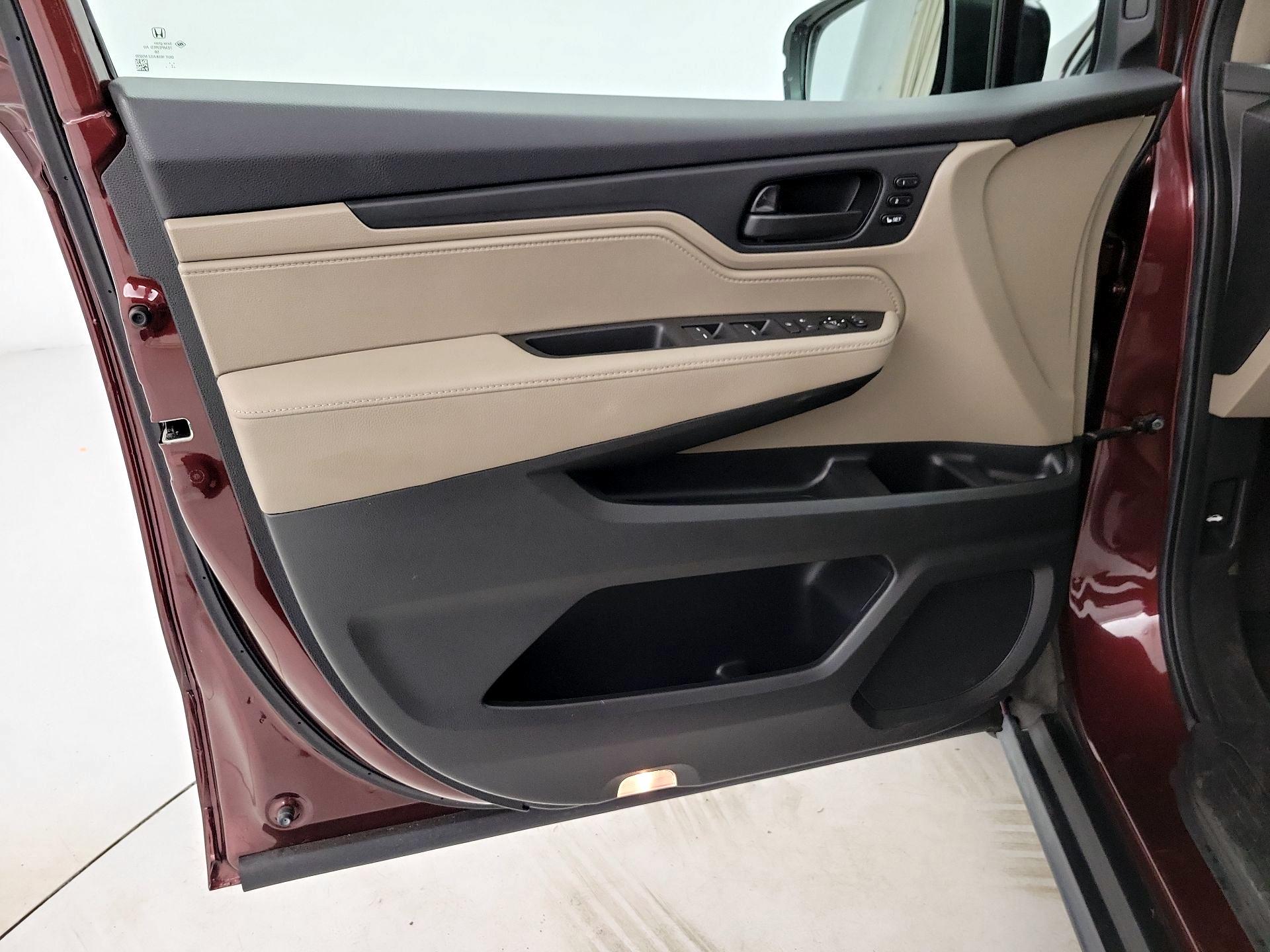 Thumbnail: 2019 Honda Odyssey - 12