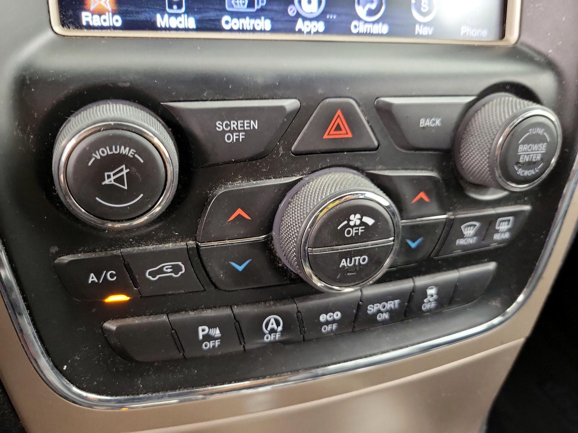 Thumbnail: 2016 Jeep Grand Cherokee - 16