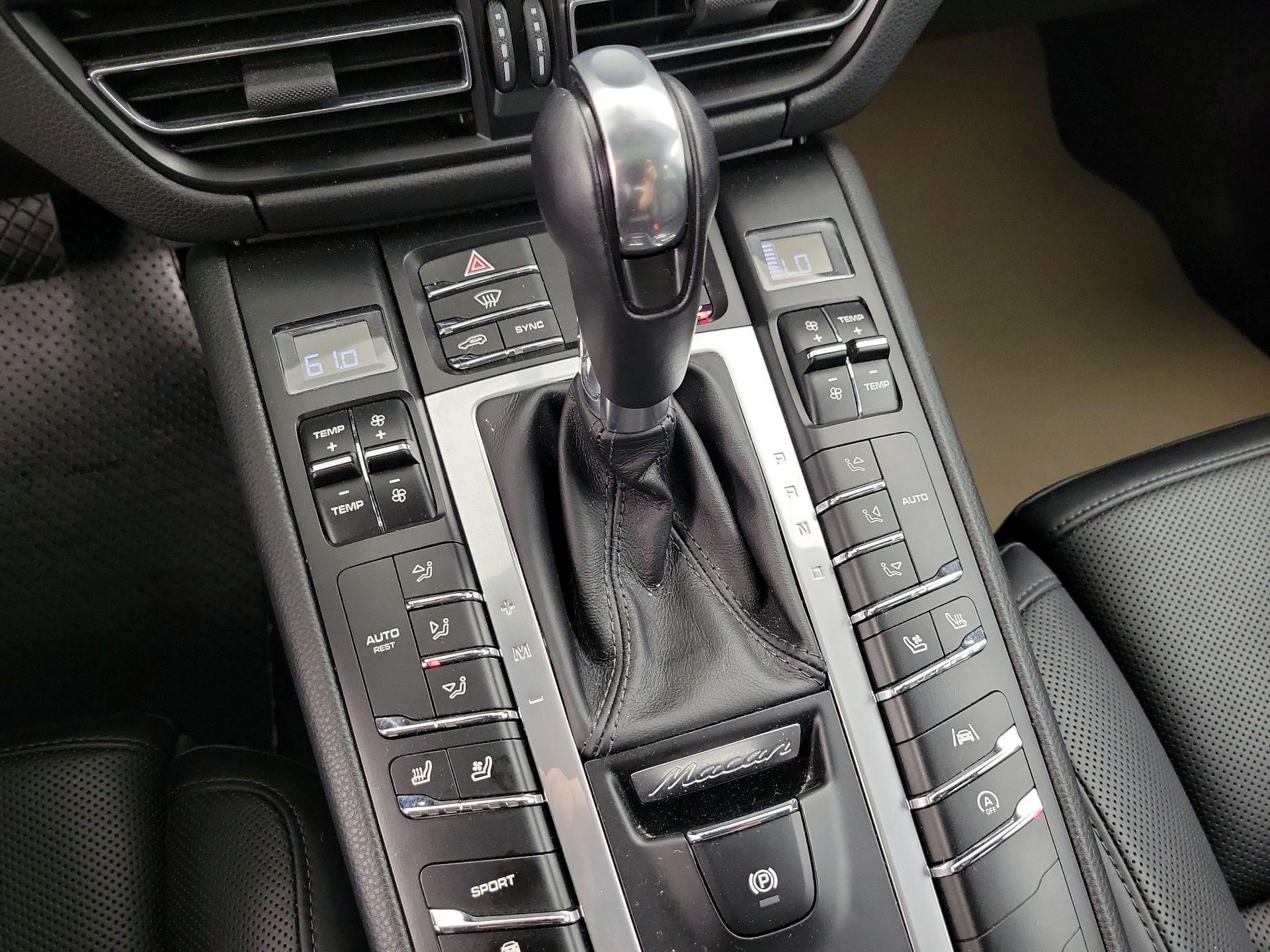 Thumbnail: 2020 Porsche Macan - 17
