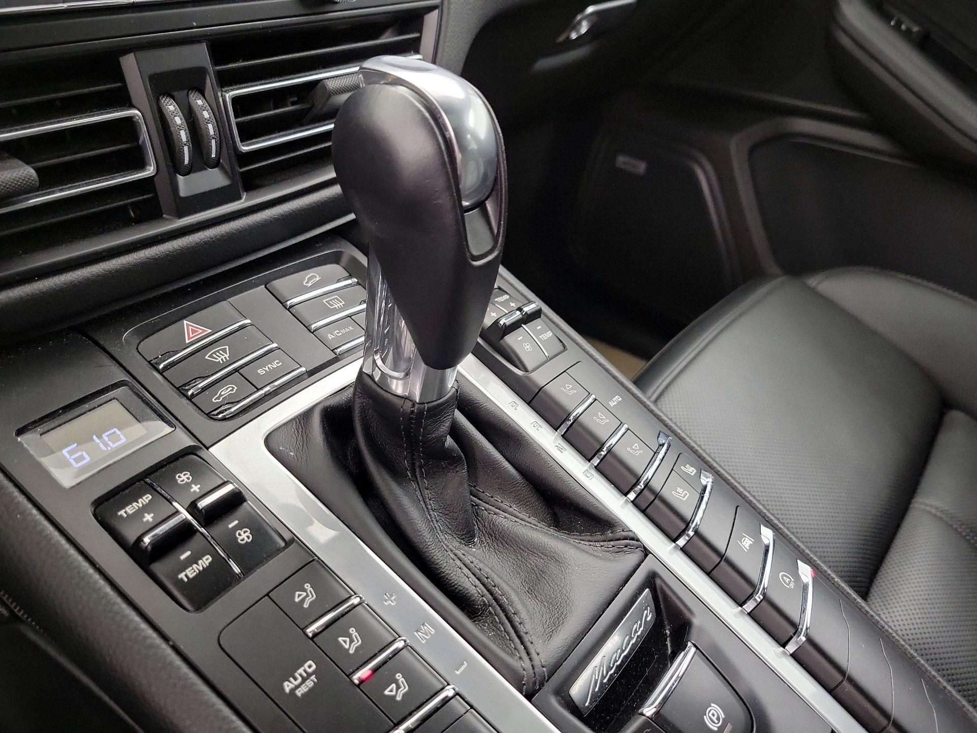 Thumbnail: 2020 Porsche Macan - 18