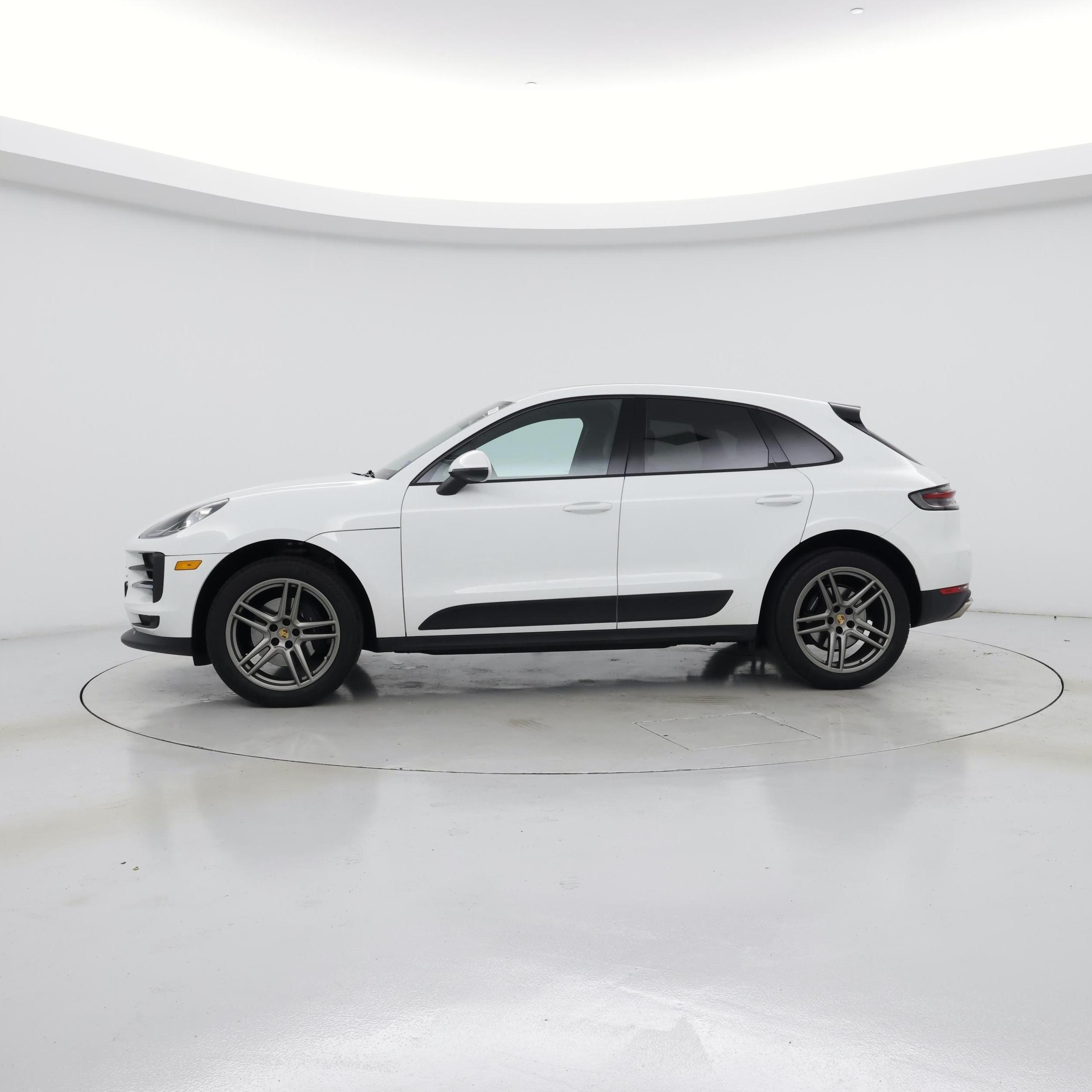 Thumbnail: 2020 Porsche Macan - 3