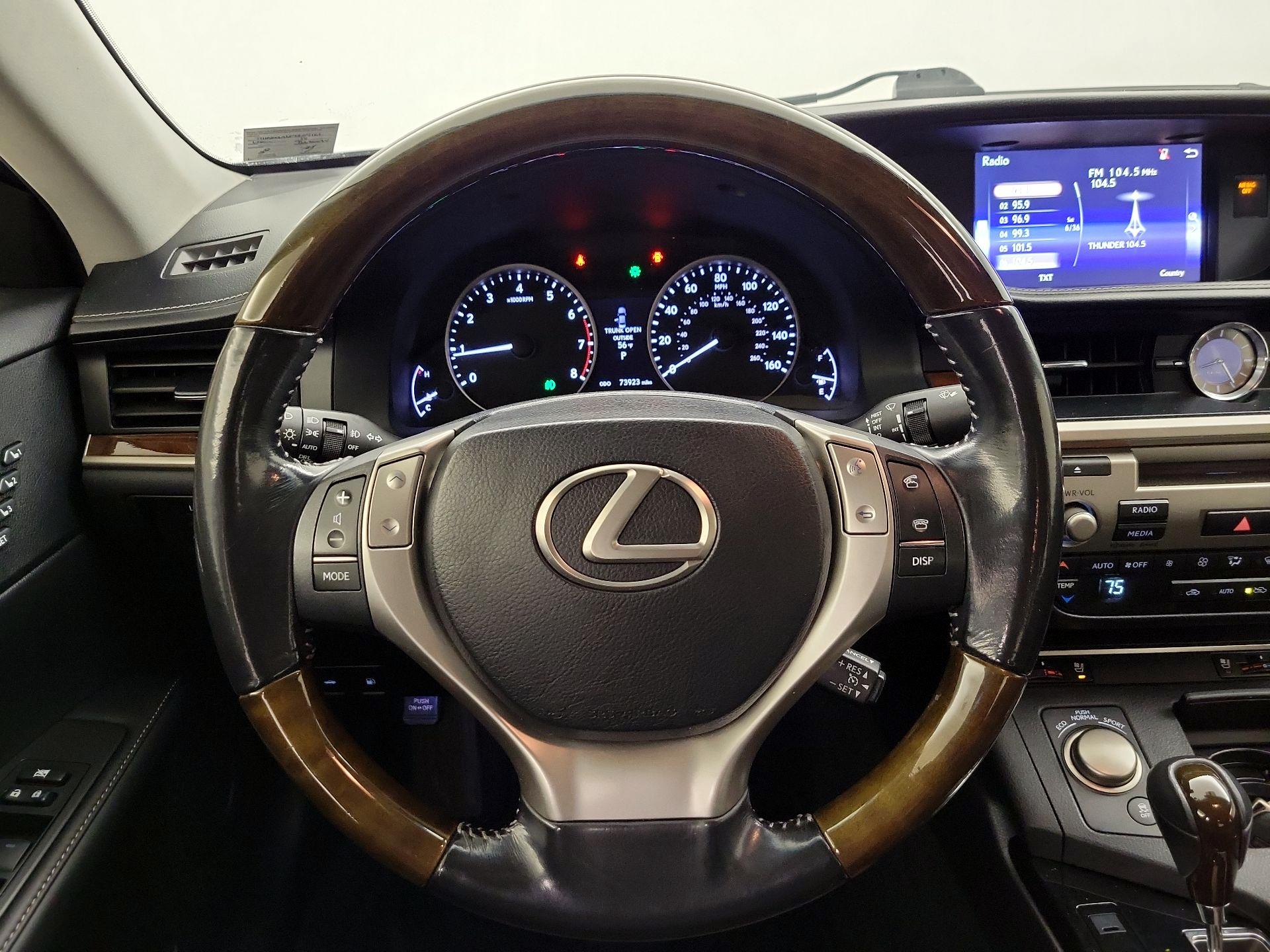 Thumbnail: 2015 Lexus ES - 10