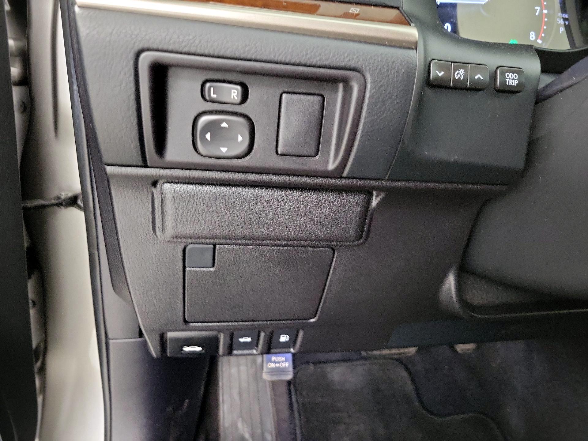 Thumbnail: 2015 Lexus ES - 13