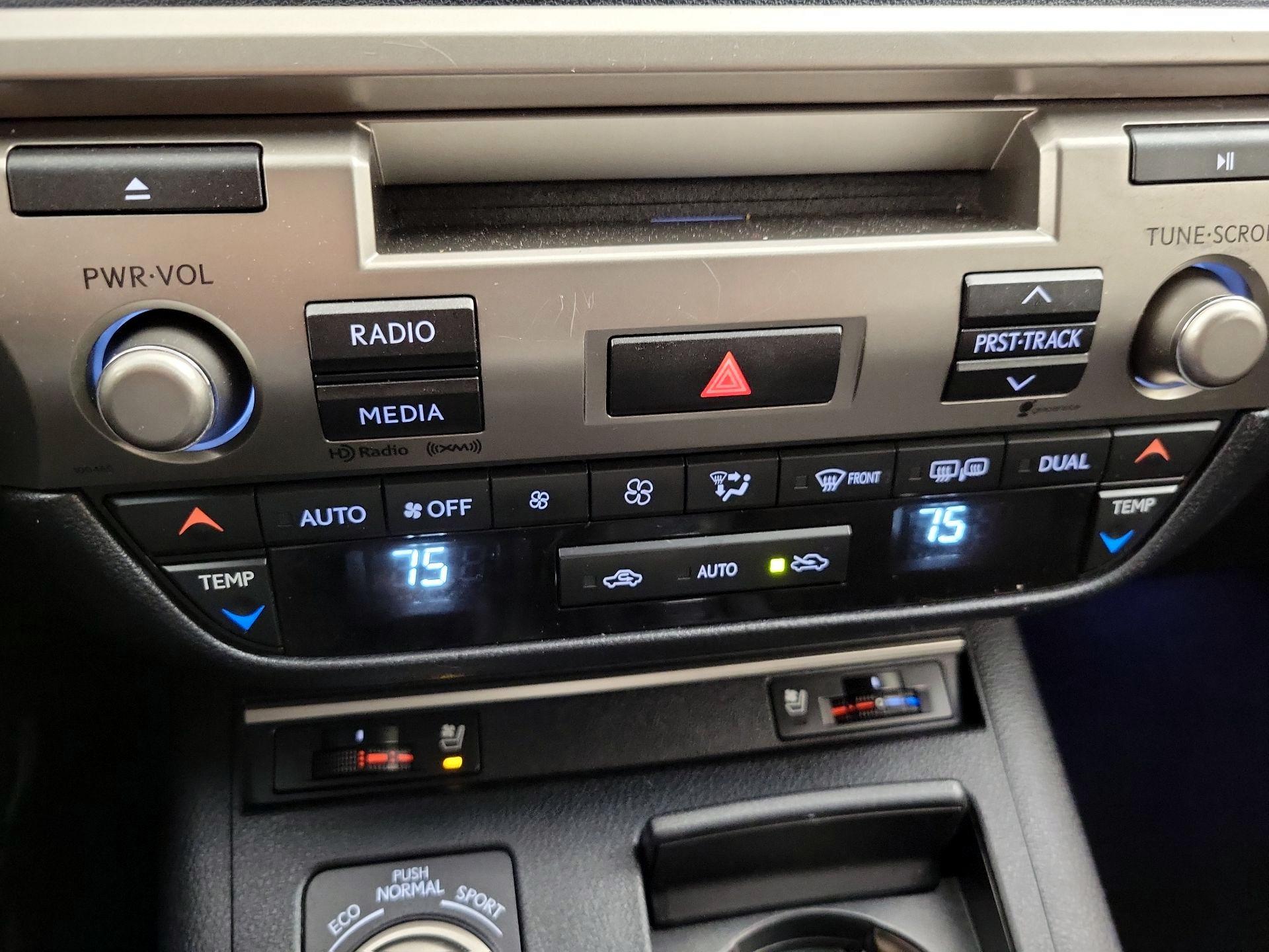 Thumbnail: 2015 Lexus ES - 16