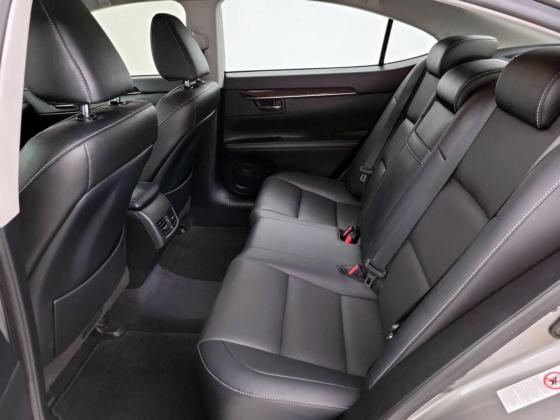 Thumbnail: 2015 Lexus ES - 20