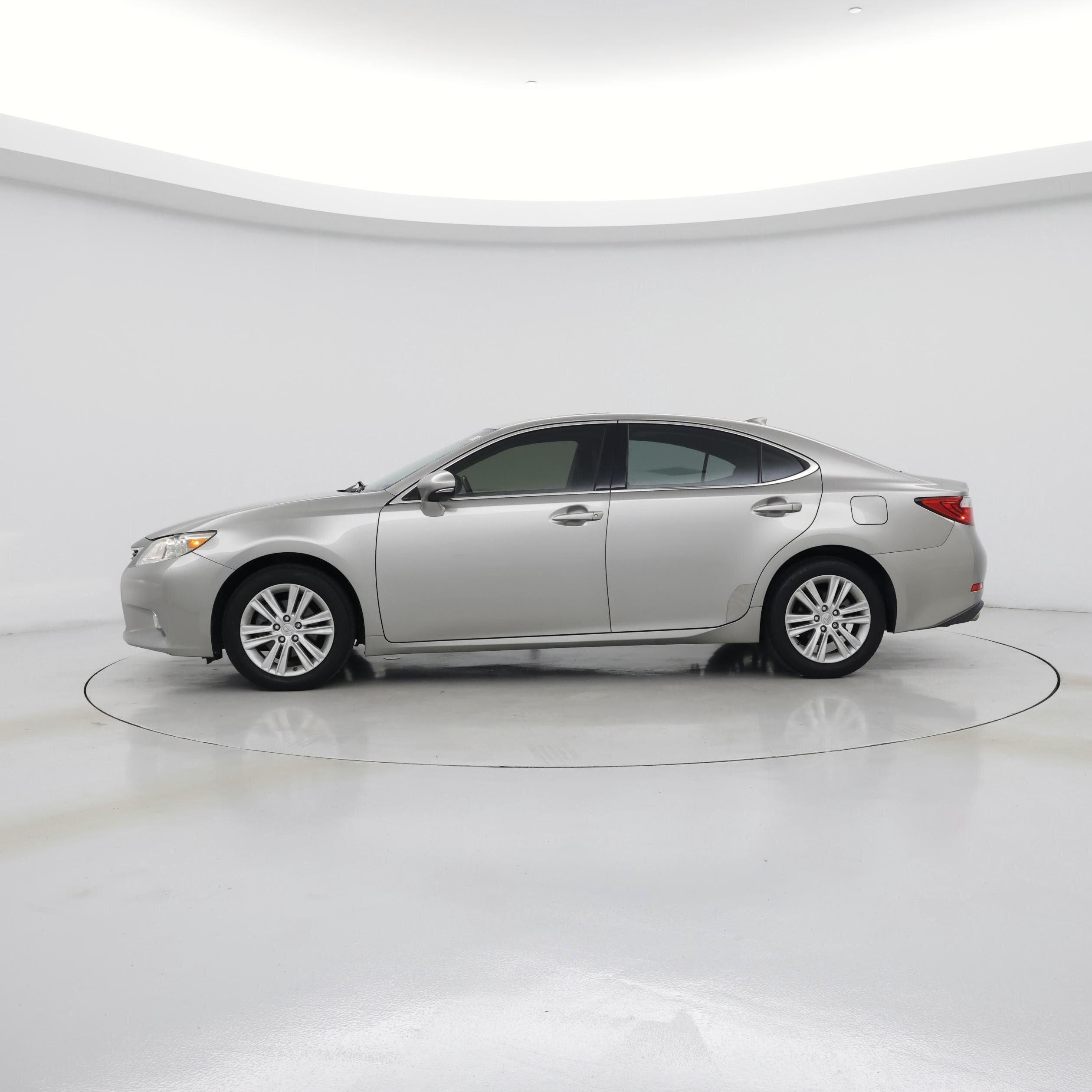 Thumbnail: 2015 Lexus ES - 3