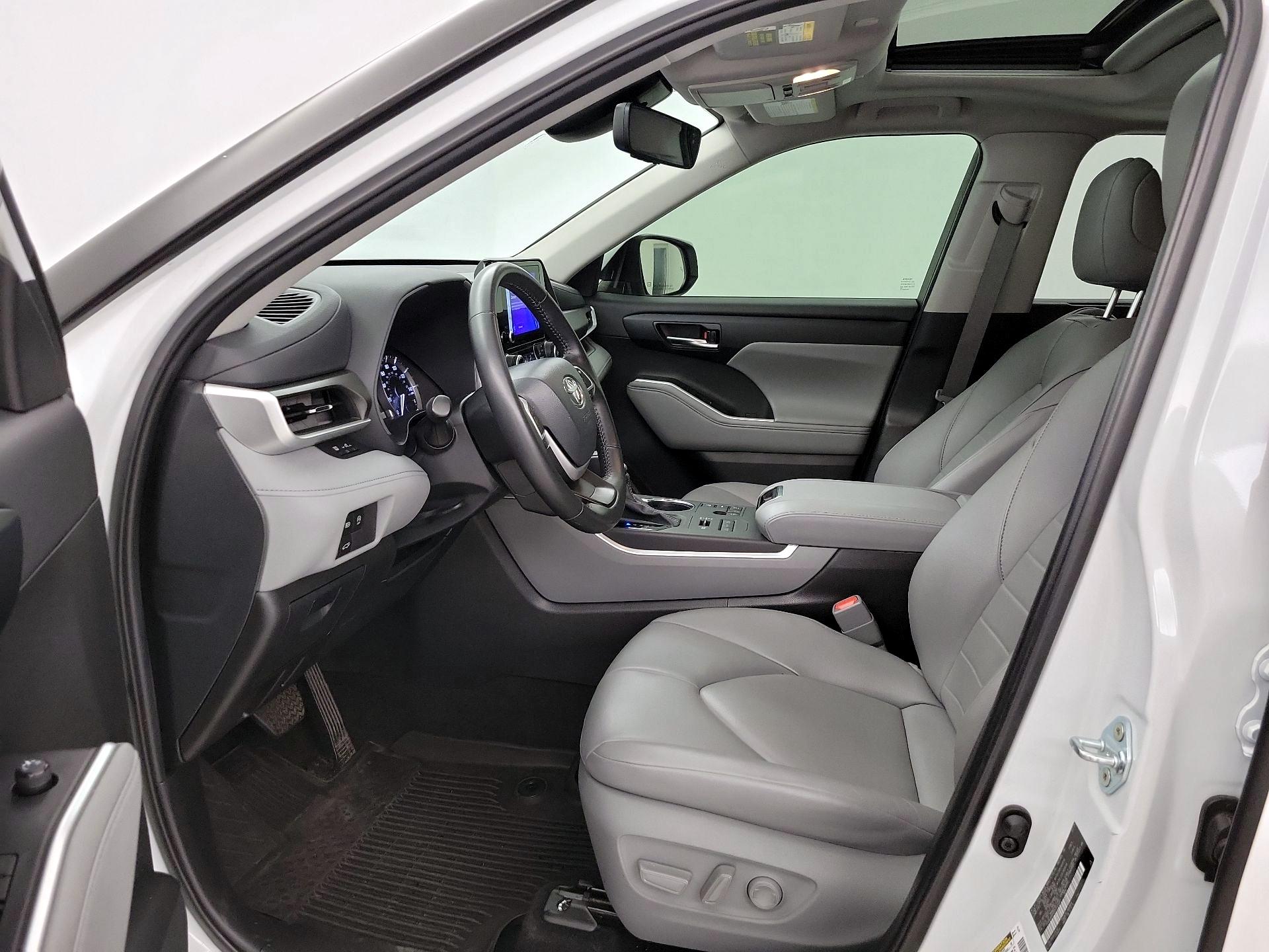 Thumbnail: 2024 Toyota Highlander - 11