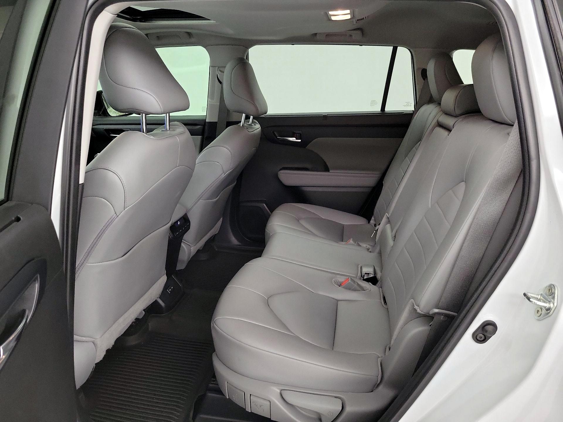 Thumbnail: 2024 Toyota Highlander - 20