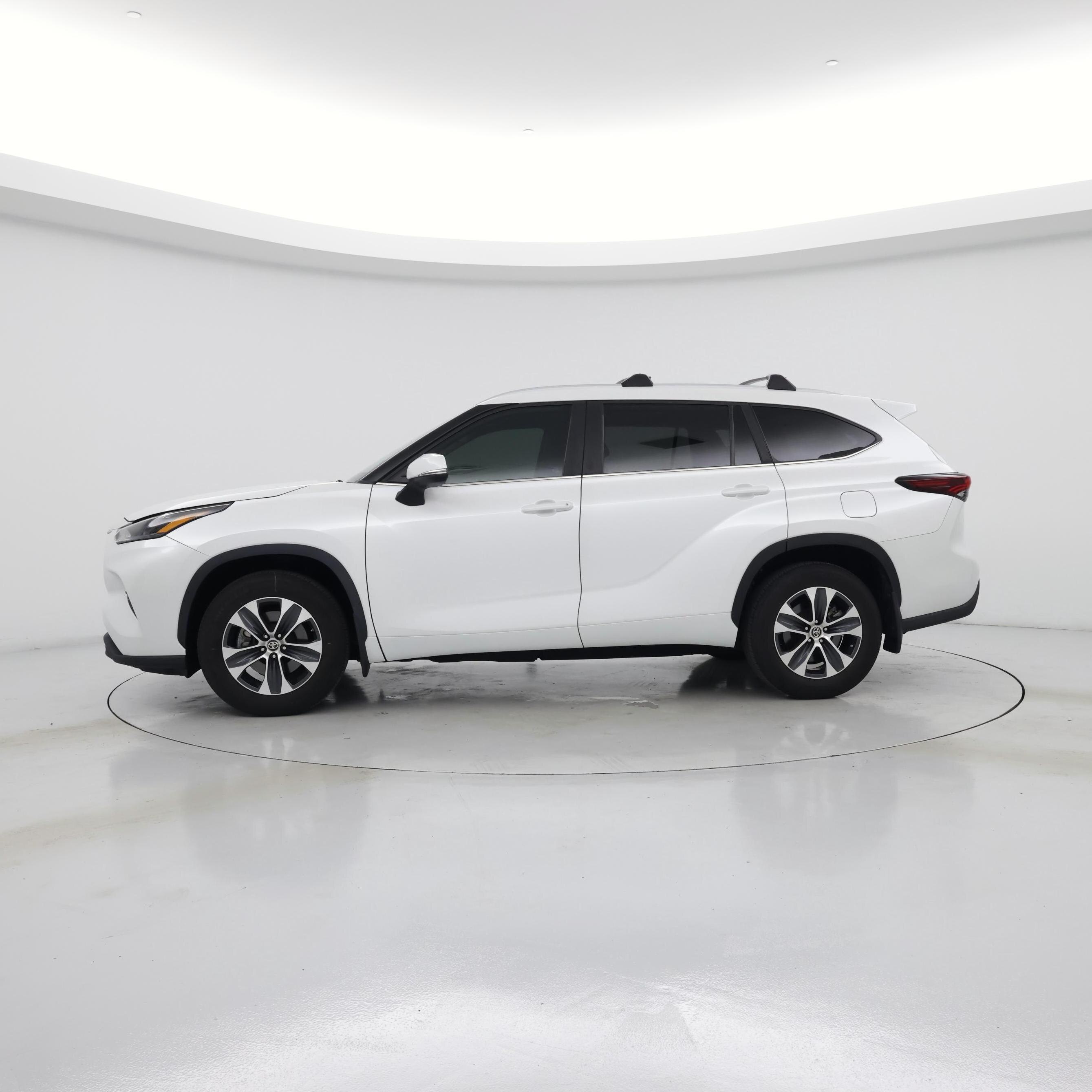 Thumbnail: 2024 Toyota Highlander - 3