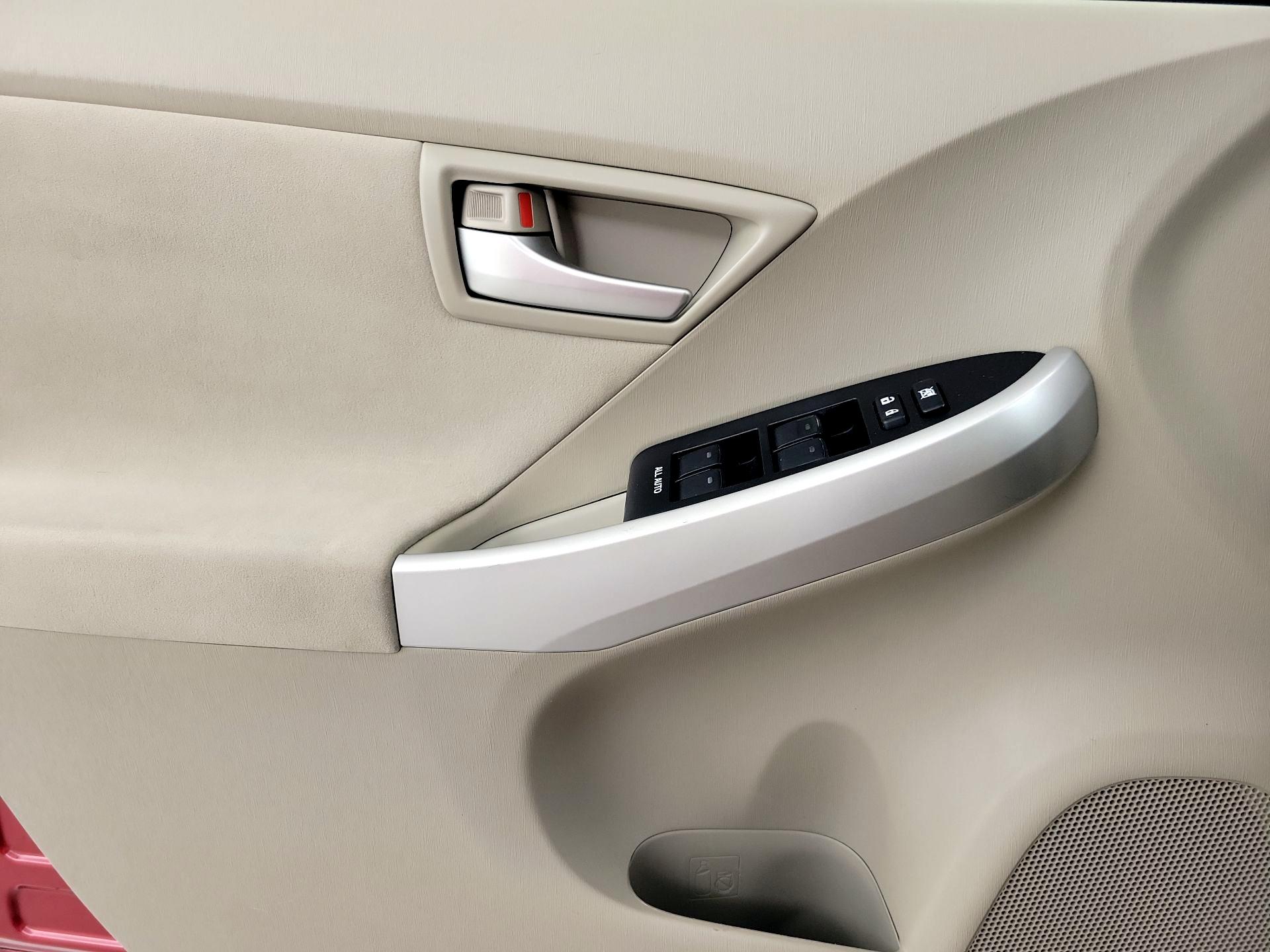 Thumbnail: 2014 Toyota Prius - 12