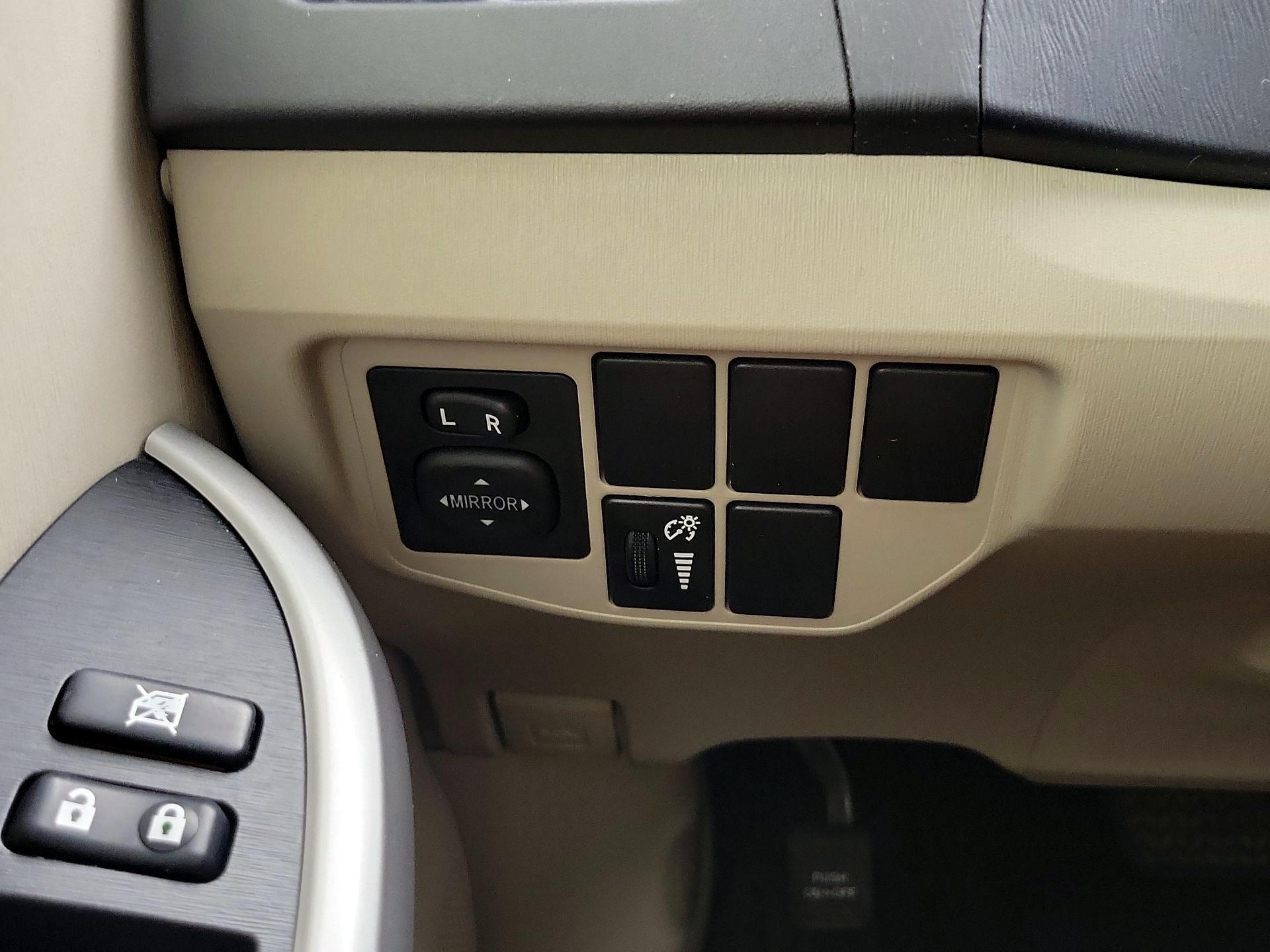 Thumbnail: 2014 Toyota Prius - 13