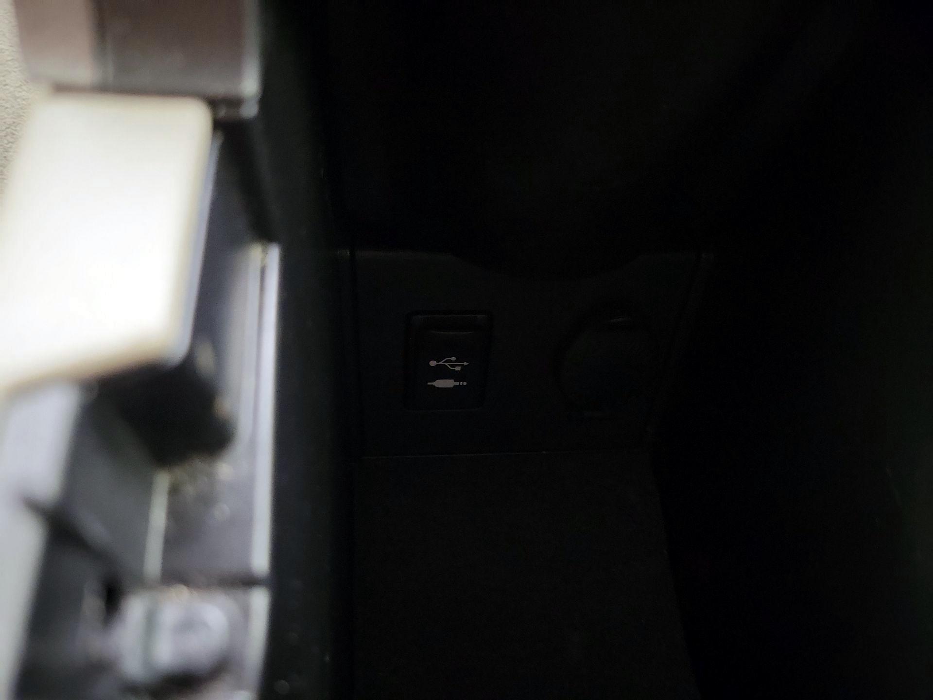 Thumbnail: 2014 Toyota Prius - 17
