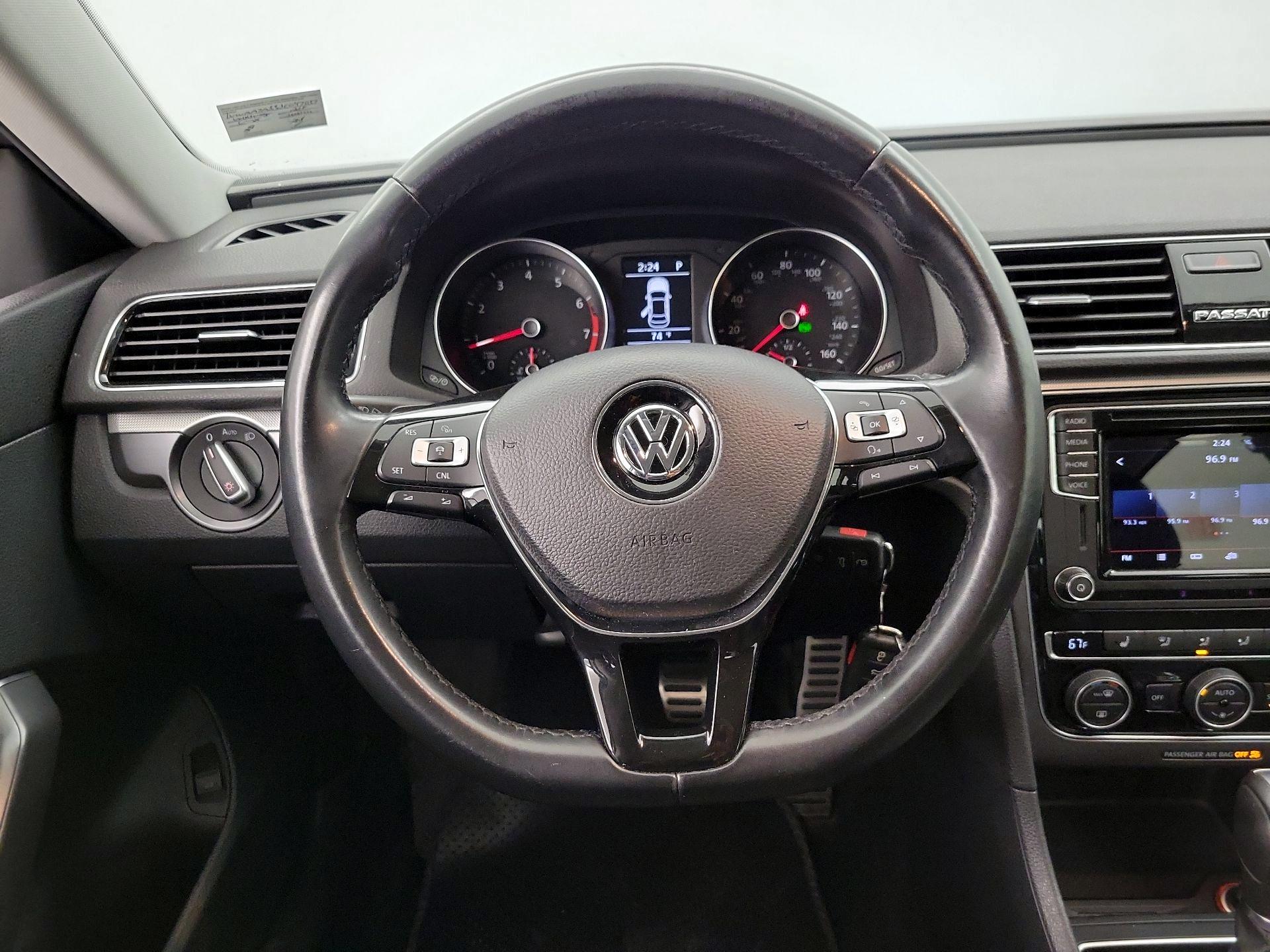 Thumbnail: 2018 Volkswagen Passat - 10