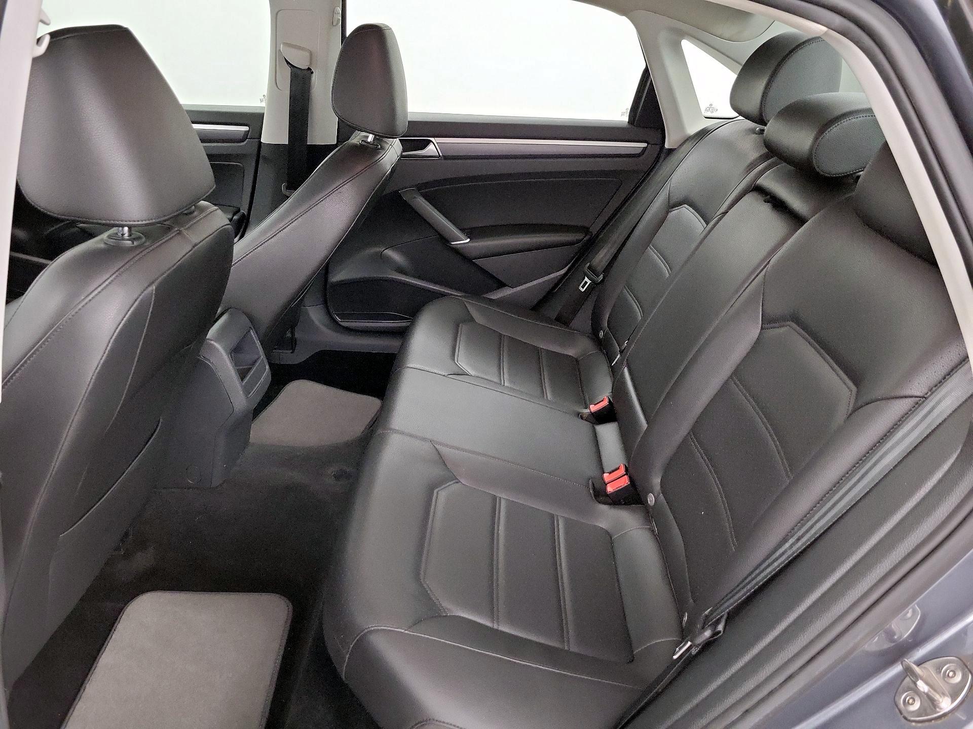 Thumbnail: 2018 Volkswagen Passat - 19