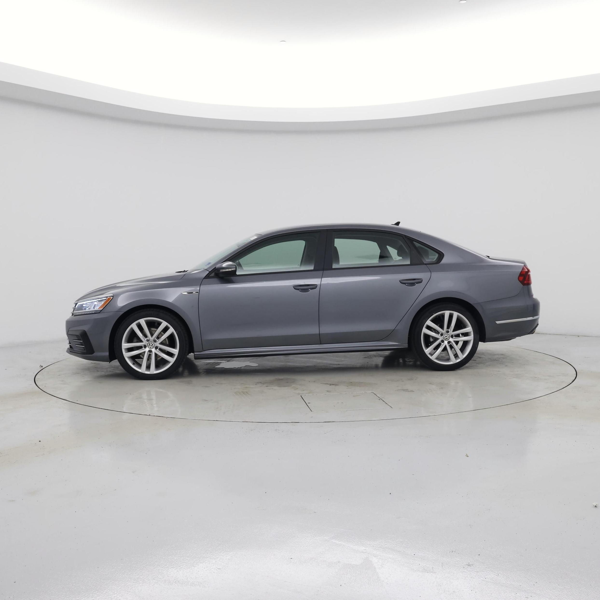 Thumbnail: 2018 Volkswagen Passat - 3