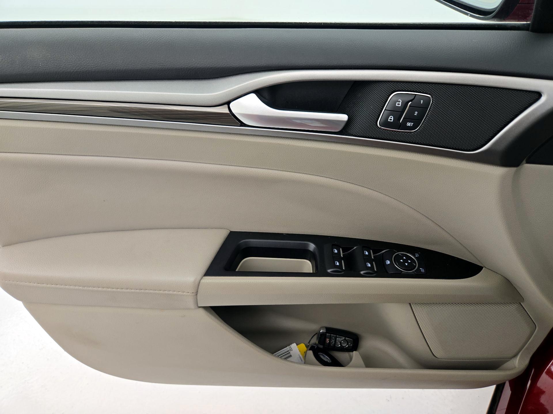 Thumbnail: 2017 Ford Fusion - 12