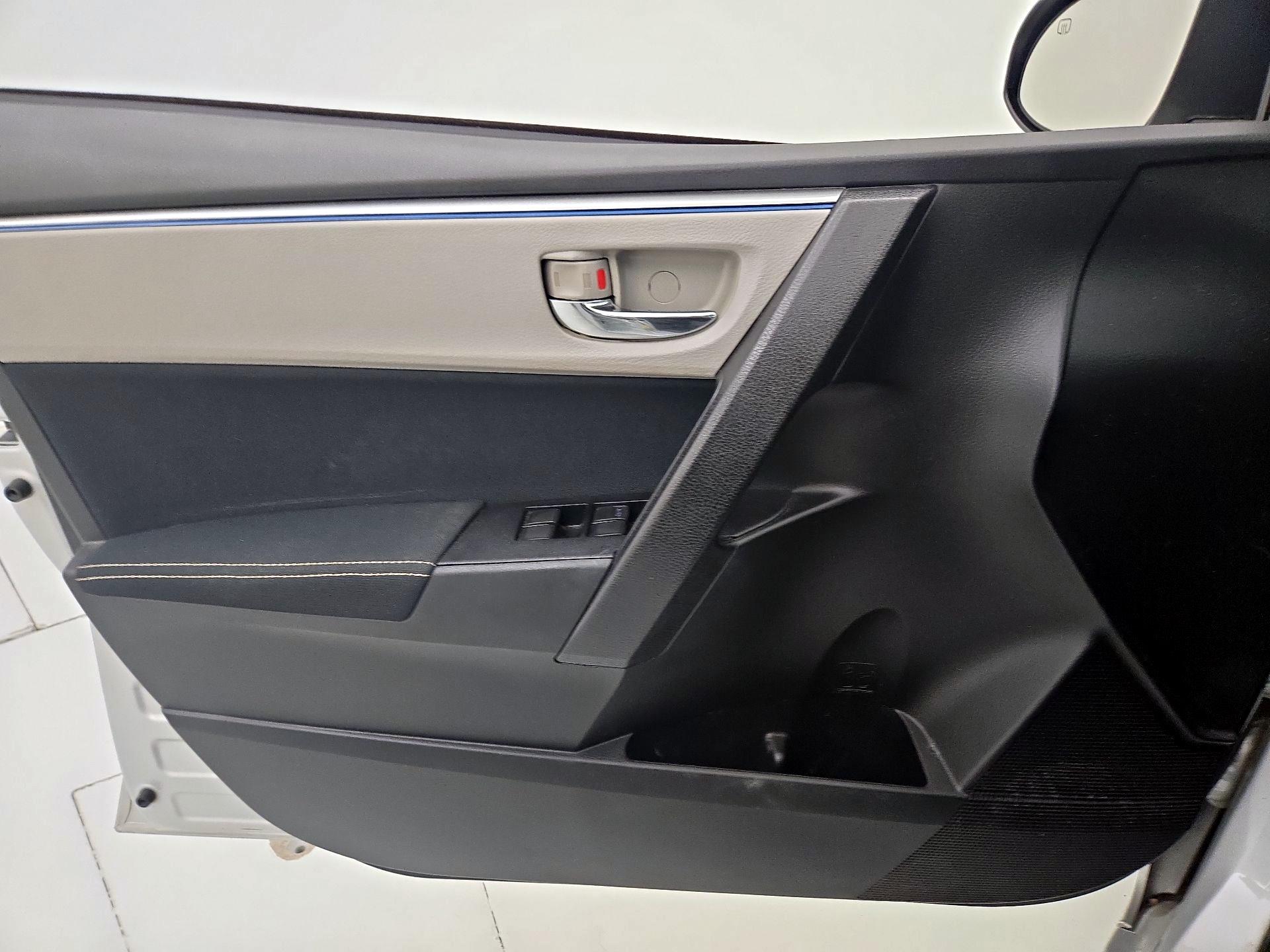 Thumbnail: 2015 Toyota Corolla - 12