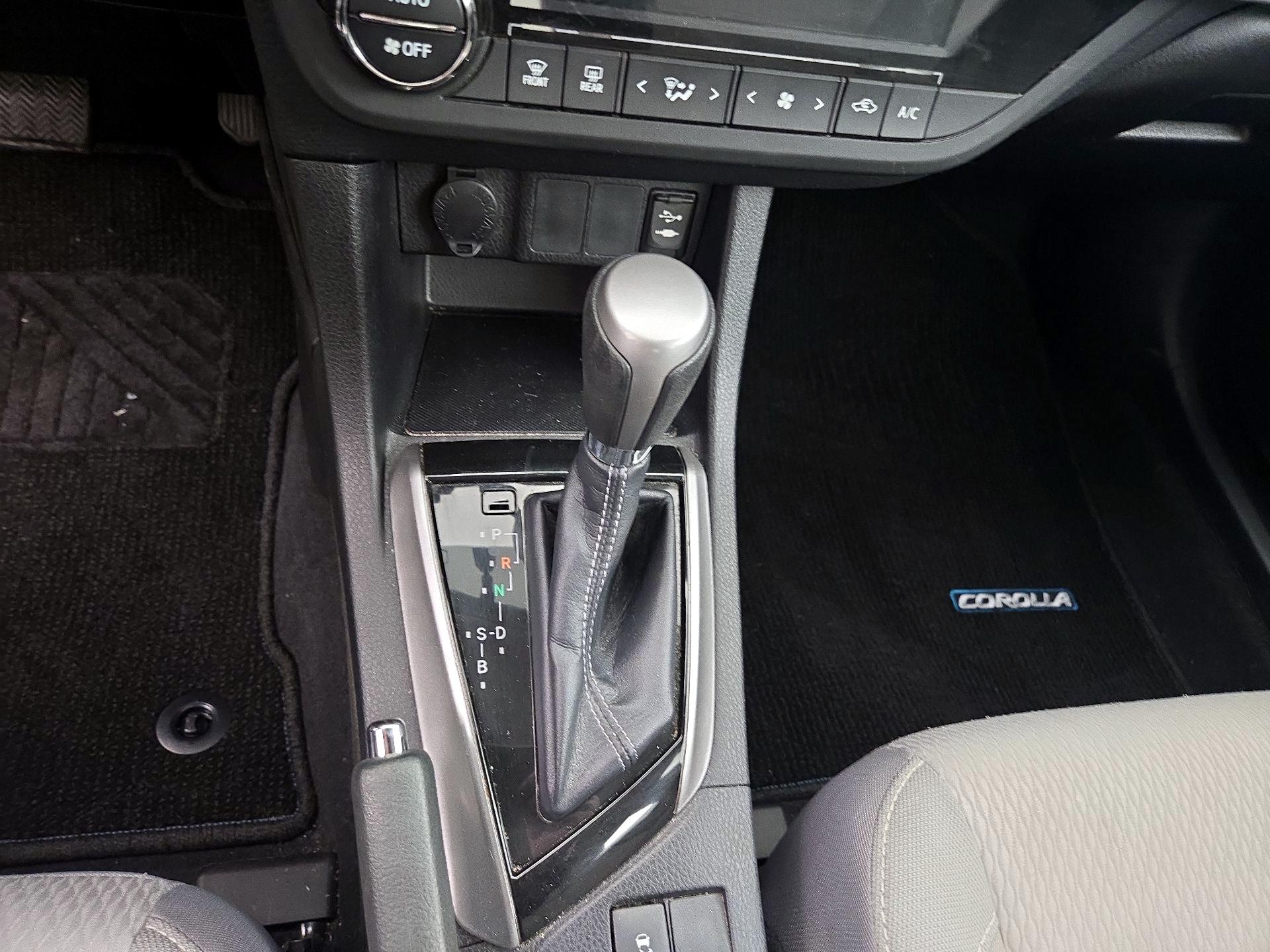 Thumbnail: 2015 Toyota Corolla - 17