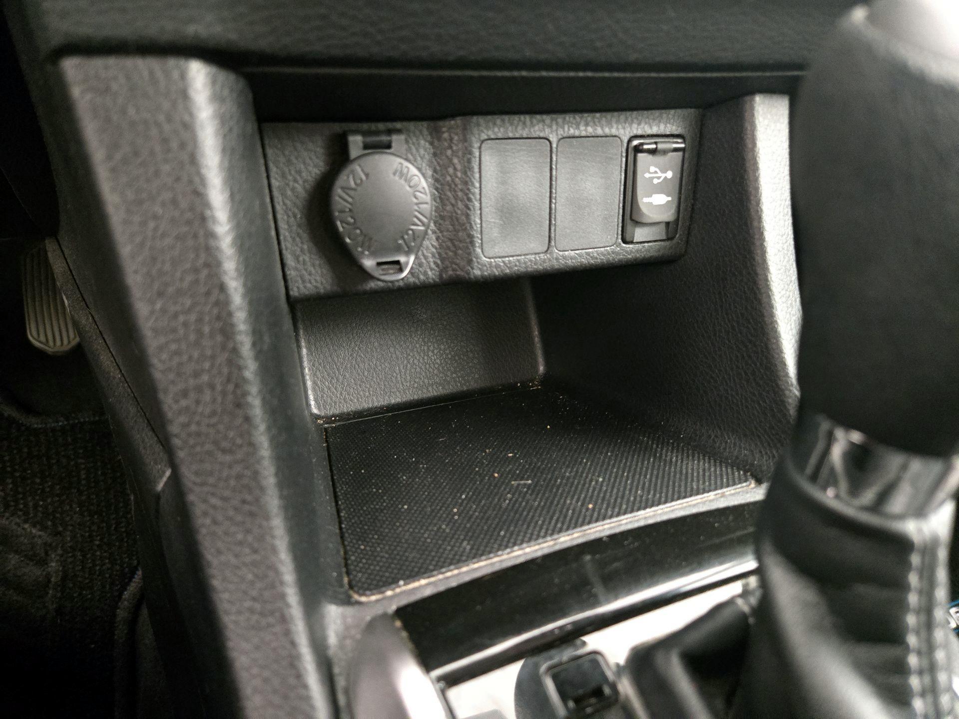Thumbnail: 2015 Toyota Corolla - 18