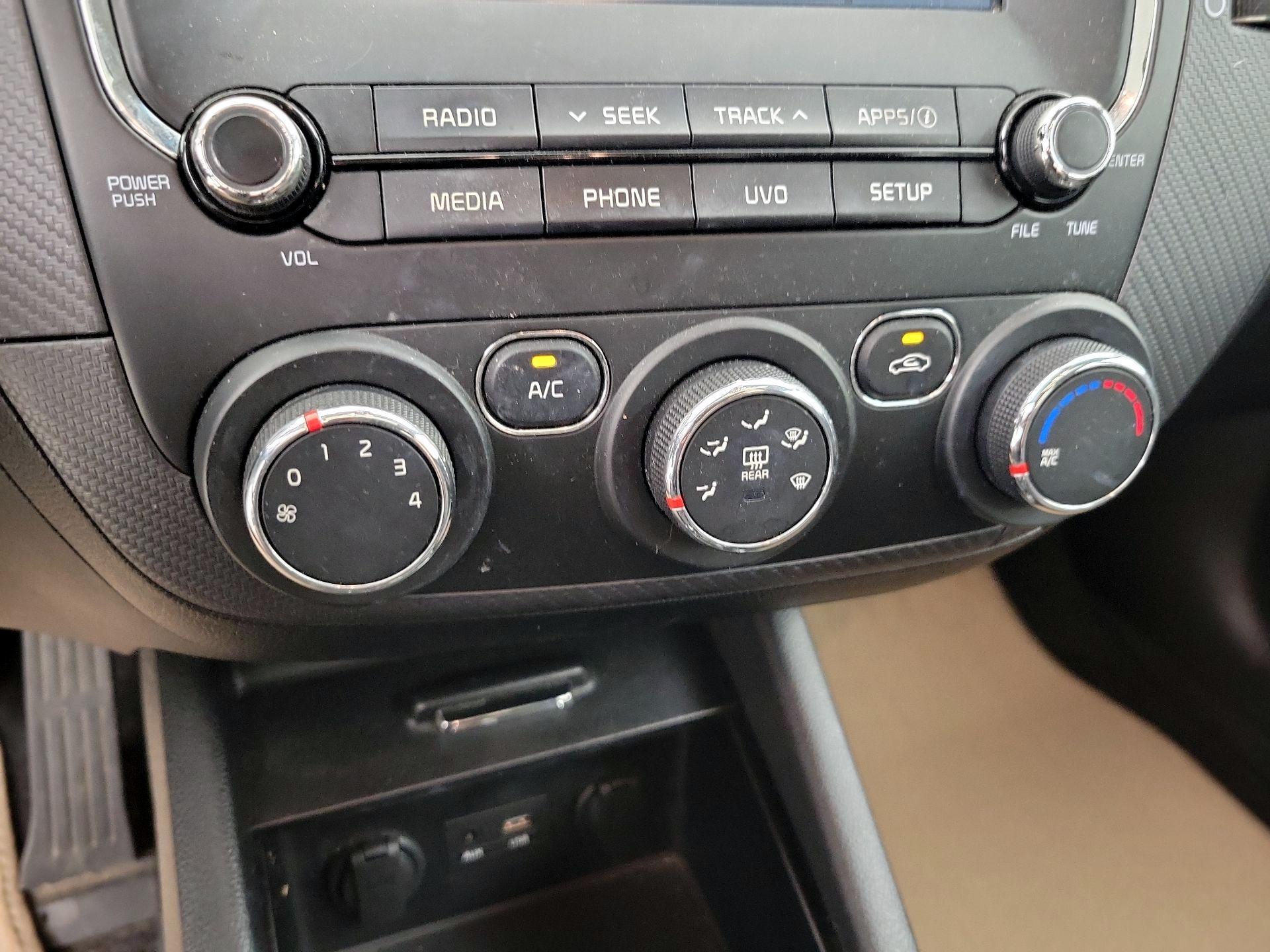 Thumbnail: 2018 Kia Forte - 16
