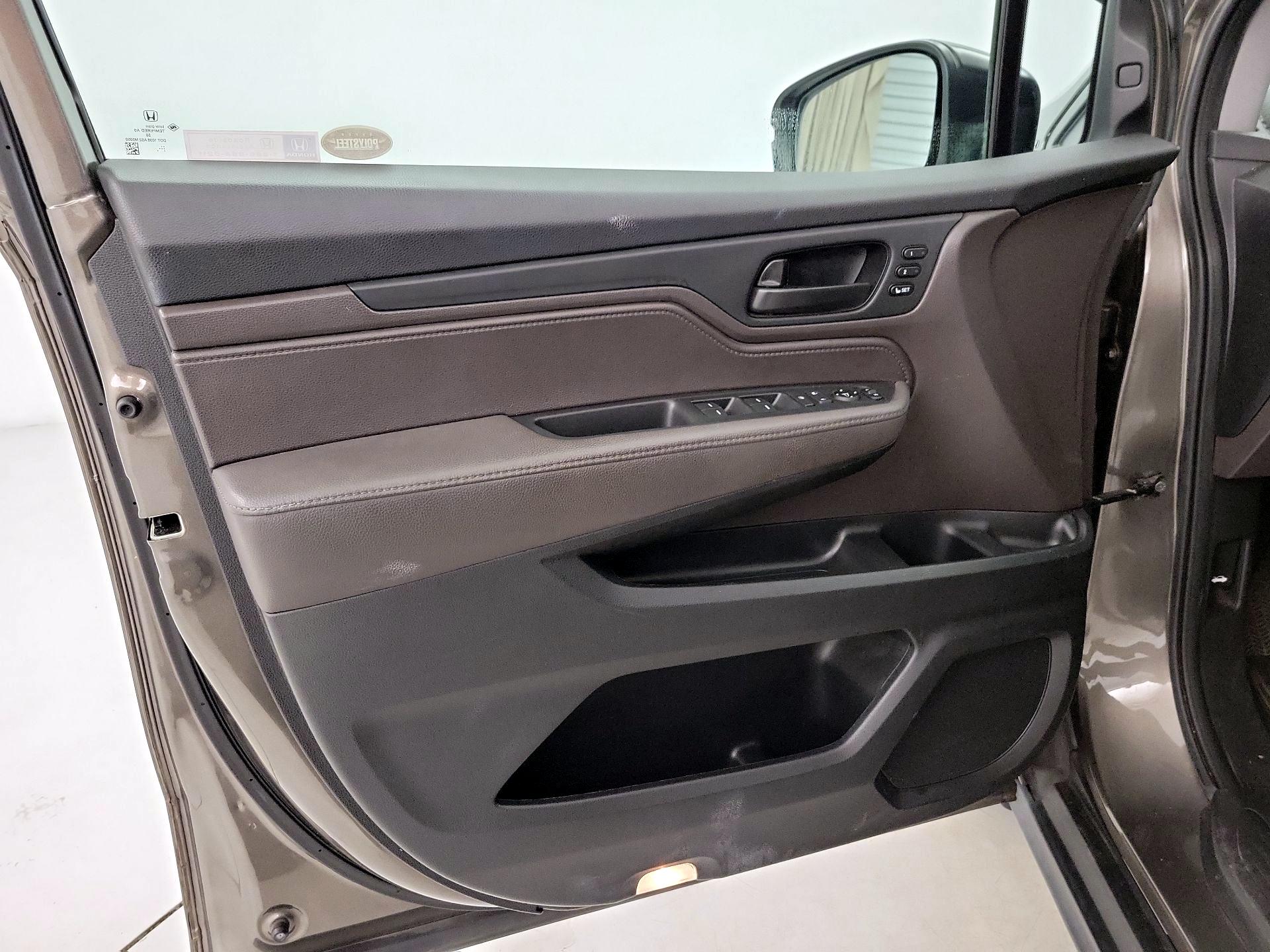 Thumbnail: 2019 Honda Odyssey - 12