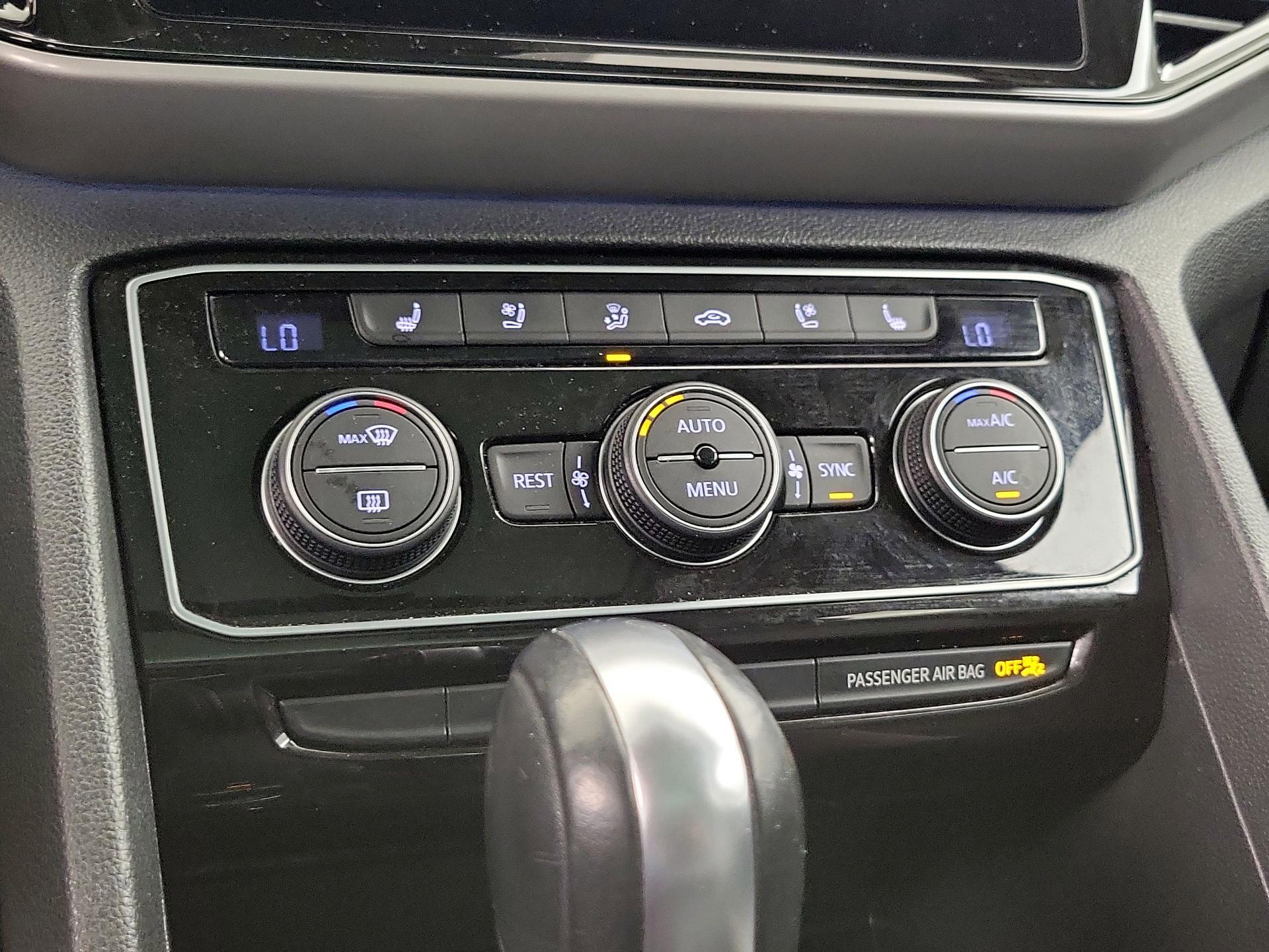 Thumbnail: 2021 Volkswagen Atlas - 16