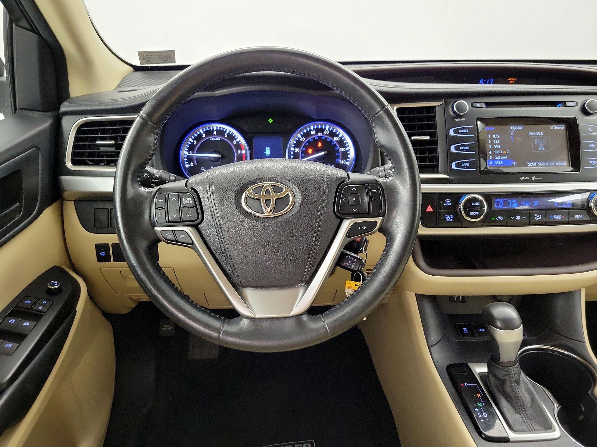 Thumbnail: 2015 Toyota Highlander - 10