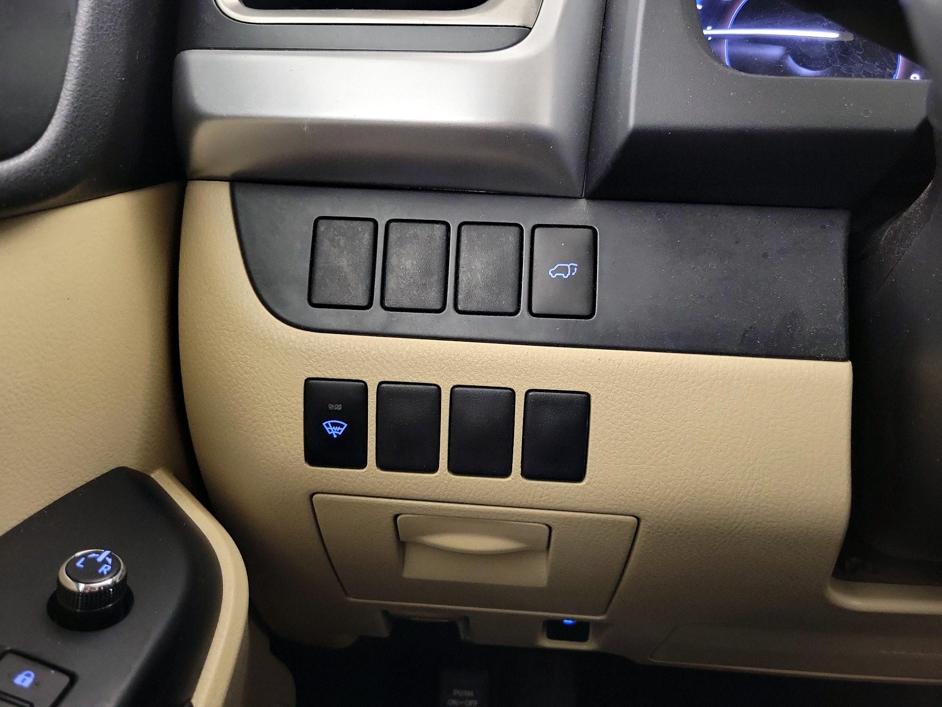 Thumbnail: 2015 Toyota Highlander - 13