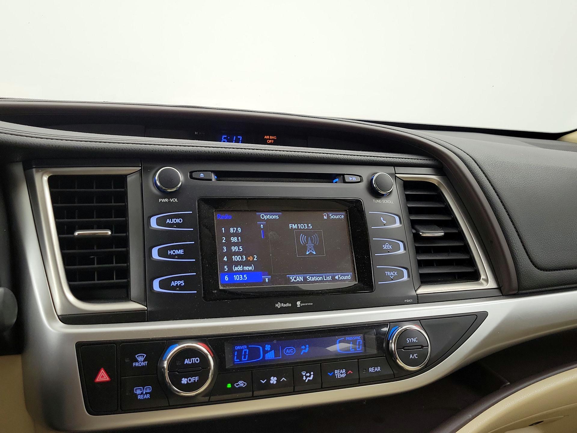 Thumbnail: 2015 Toyota Highlander - 15
