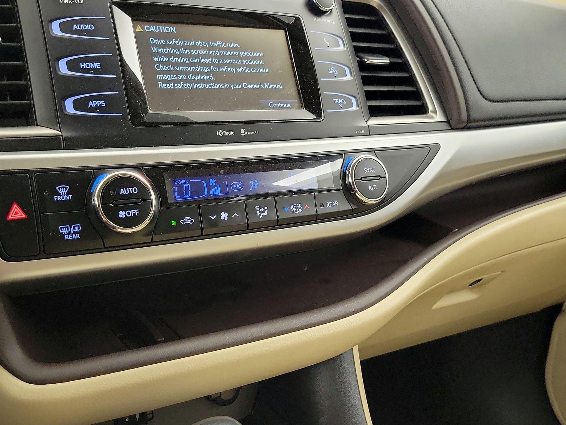 Thumbnail: 2015 Toyota Highlander - 16