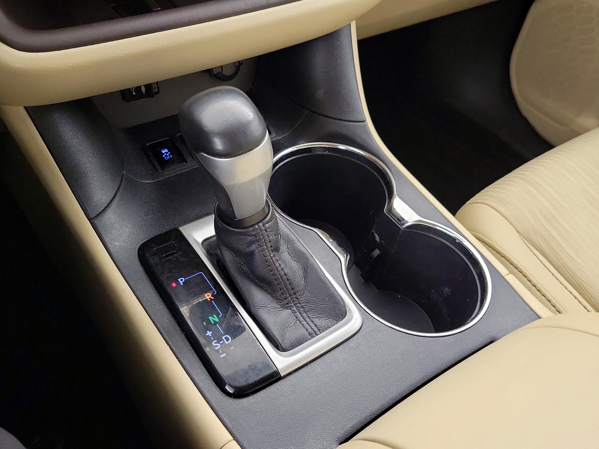 Thumbnail: 2015 Toyota Highlander - 17
