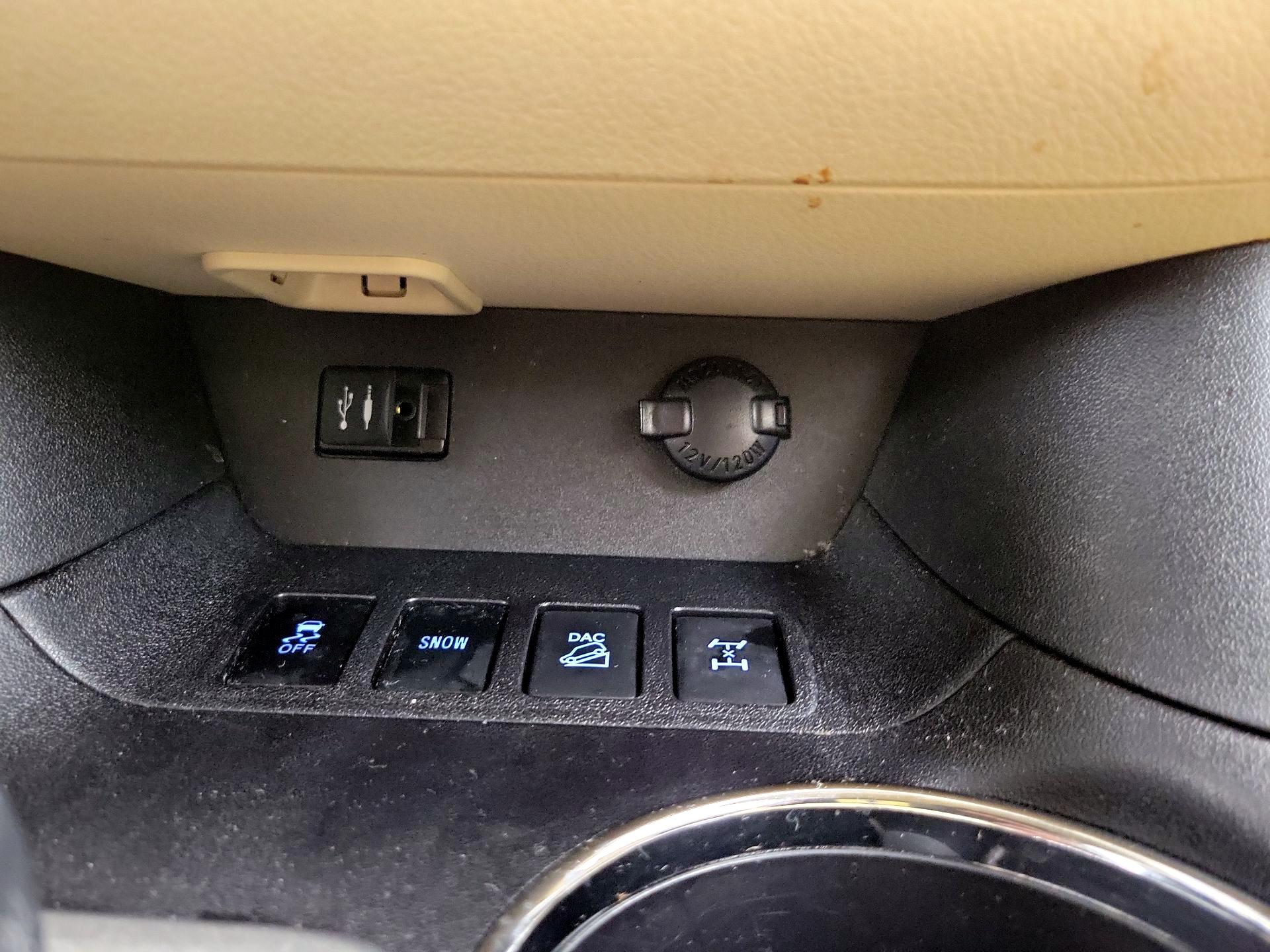 Thumbnail: 2015 Toyota Highlander - 18