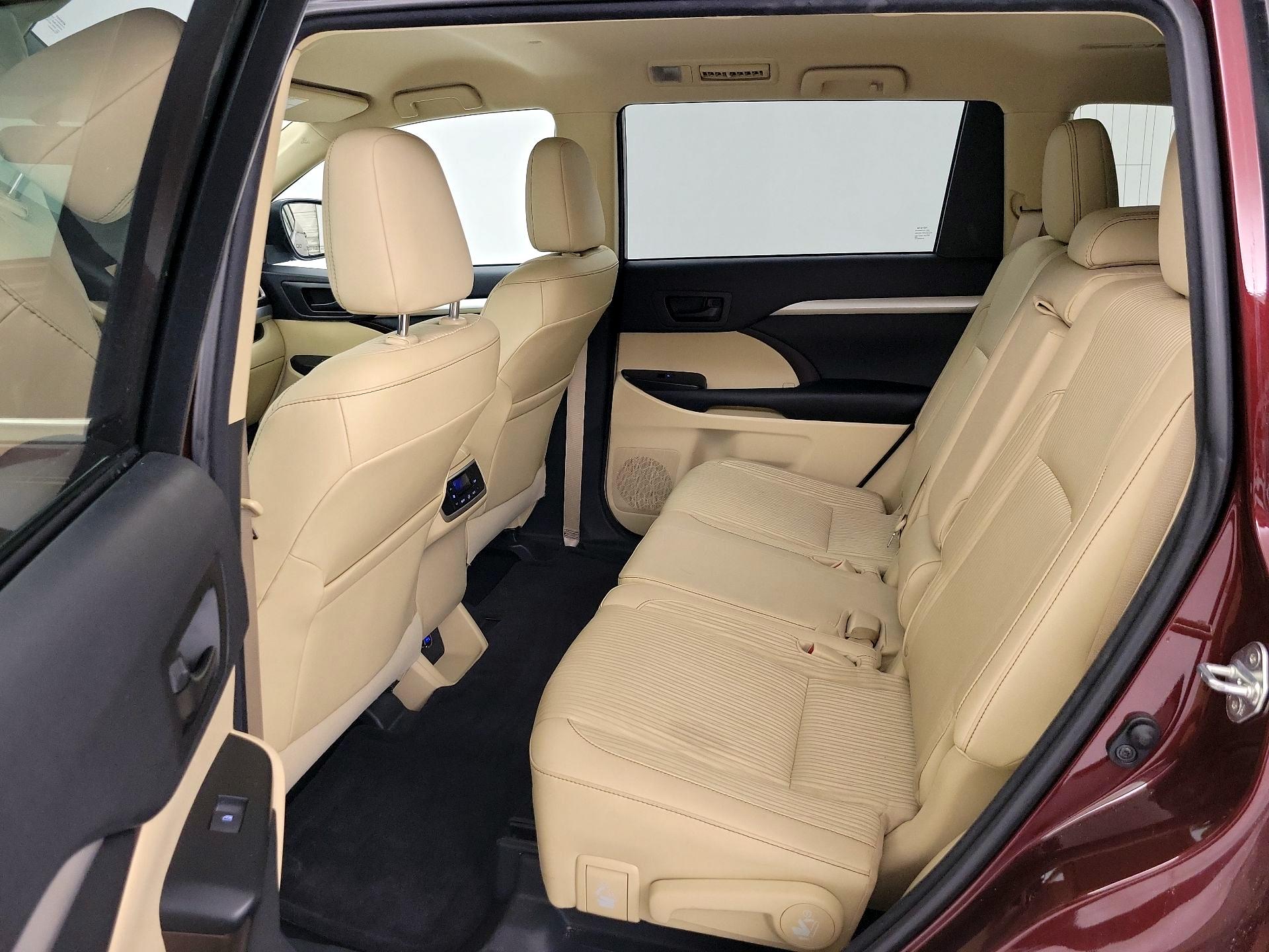 Thumbnail: 2015 Toyota Highlander - 19