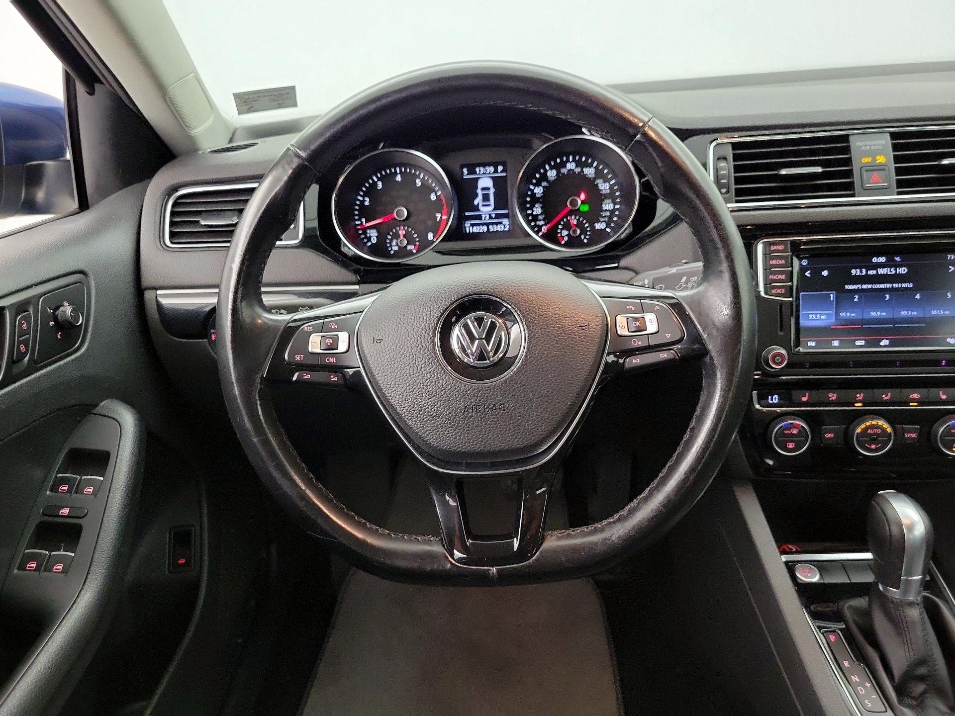 Thumbnail: 2017 Volkswagen Jetta - 10