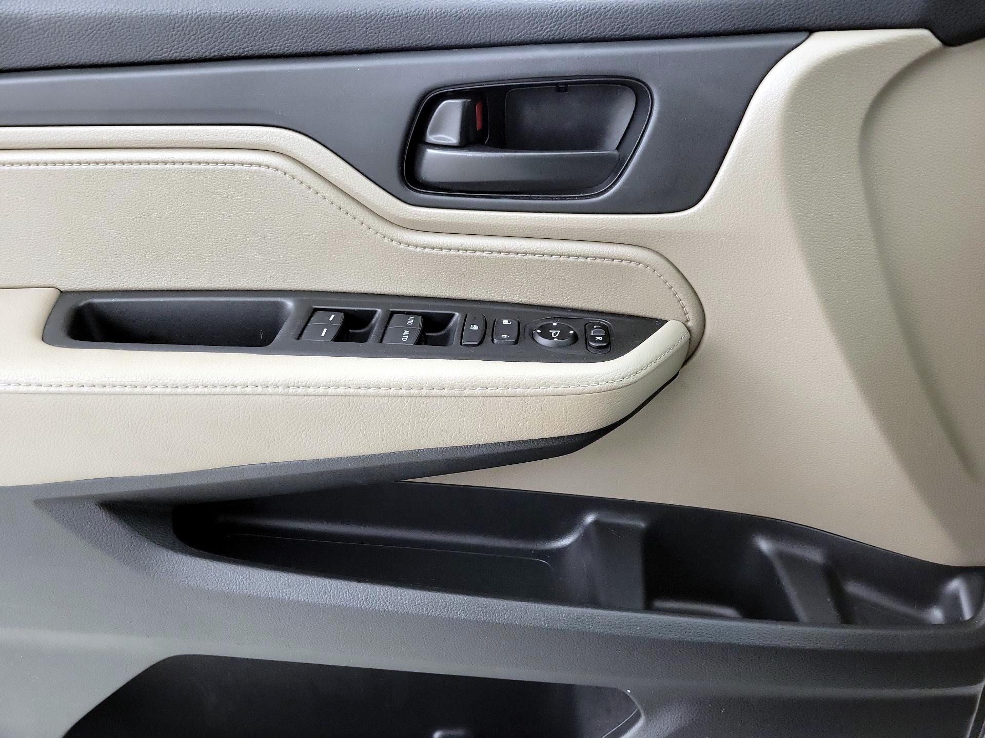 Thumbnail: 2019 Honda Odyssey - 12