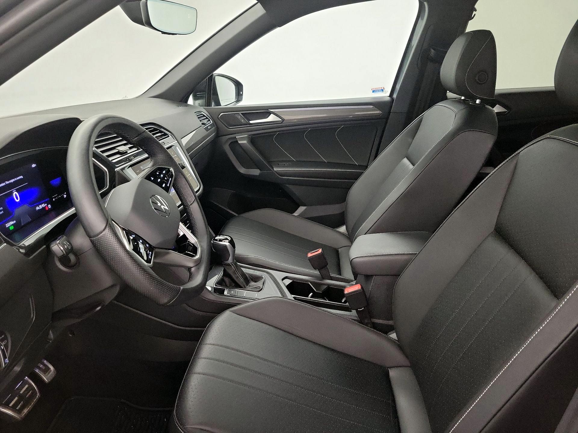 Thumbnail: 2023 Volkswagen Tiguan - 11