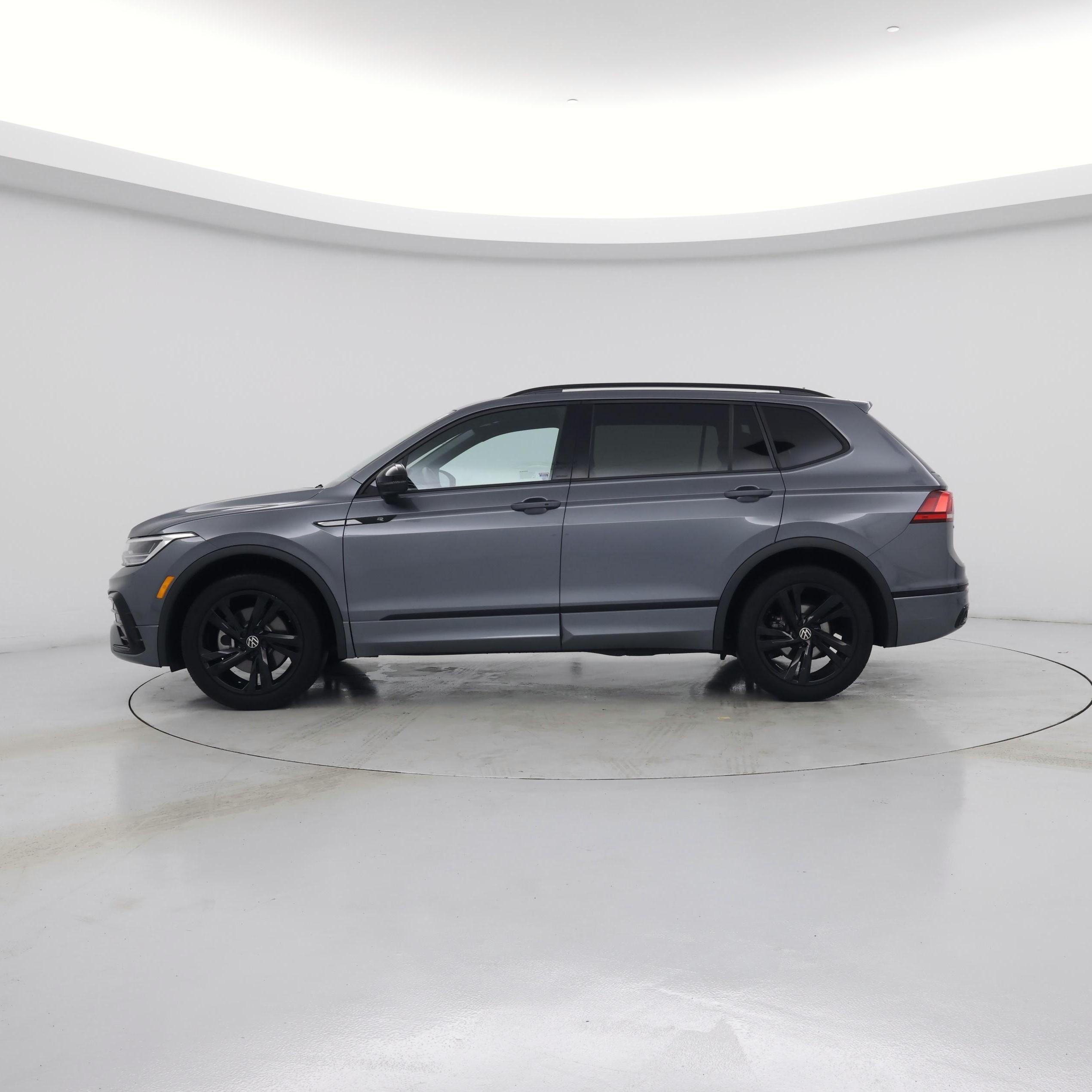 Thumbnail: 2023 Volkswagen Tiguan - 3