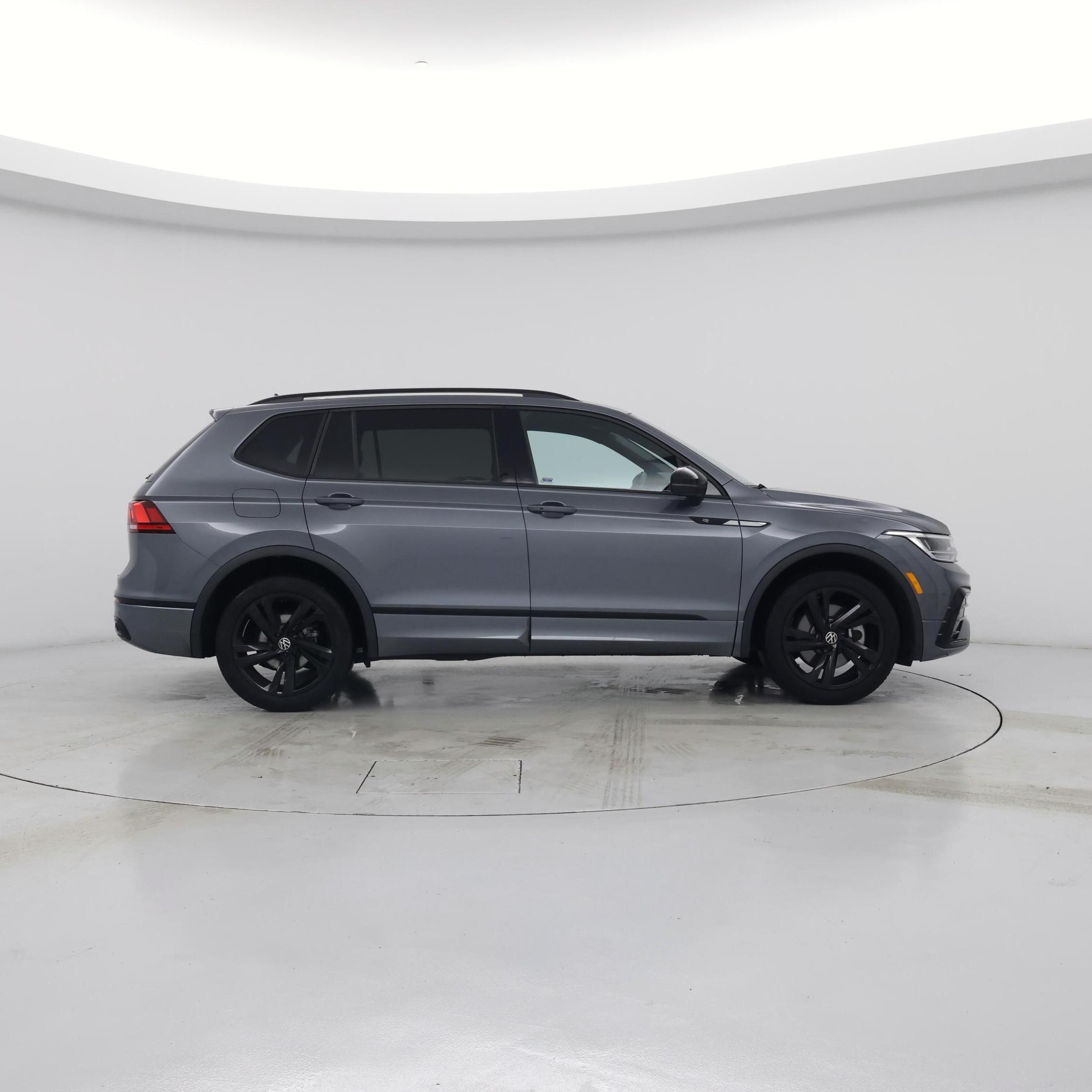 Thumbnail: 2023 Volkswagen Tiguan - 7