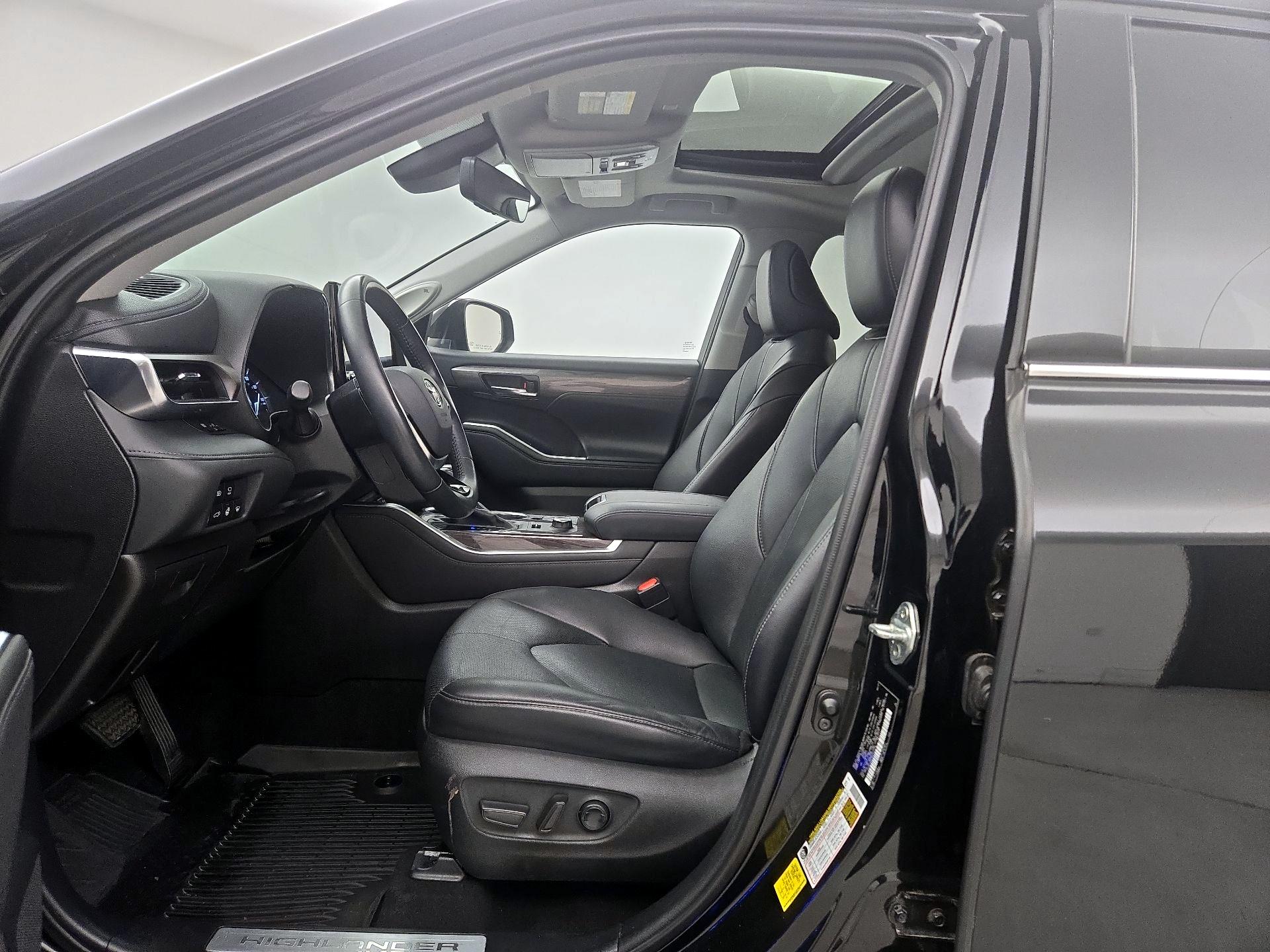 Thumbnail: 2021 Toyota Highlander - 11