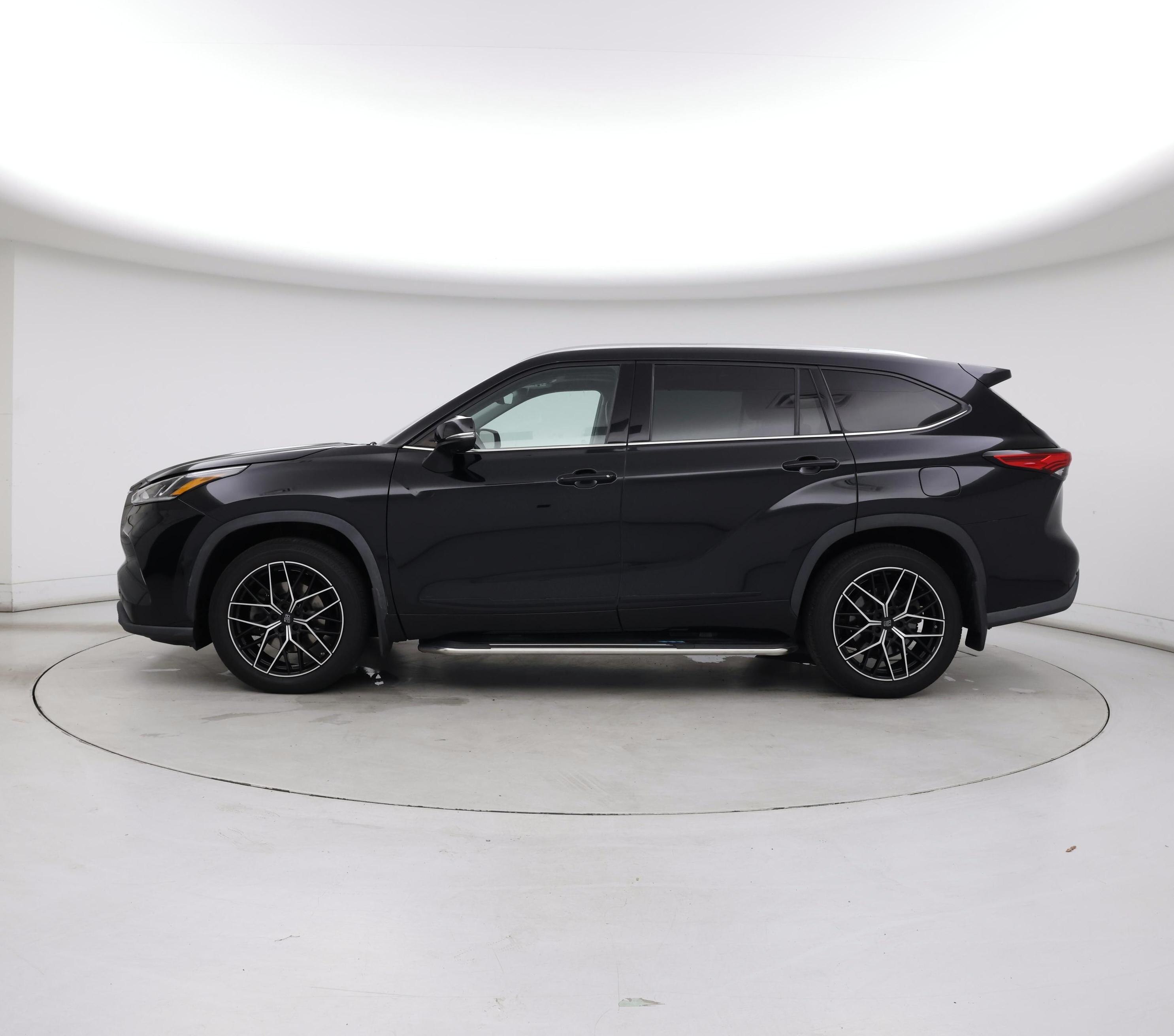 Thumbnail: 2021 Toyota Highlander - 3