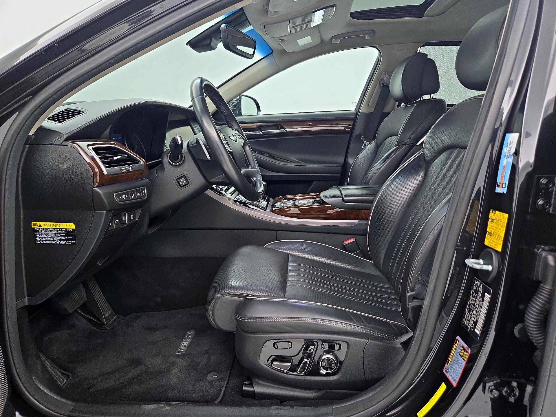 Thumbnail: 2019 Genesis G90 - 11