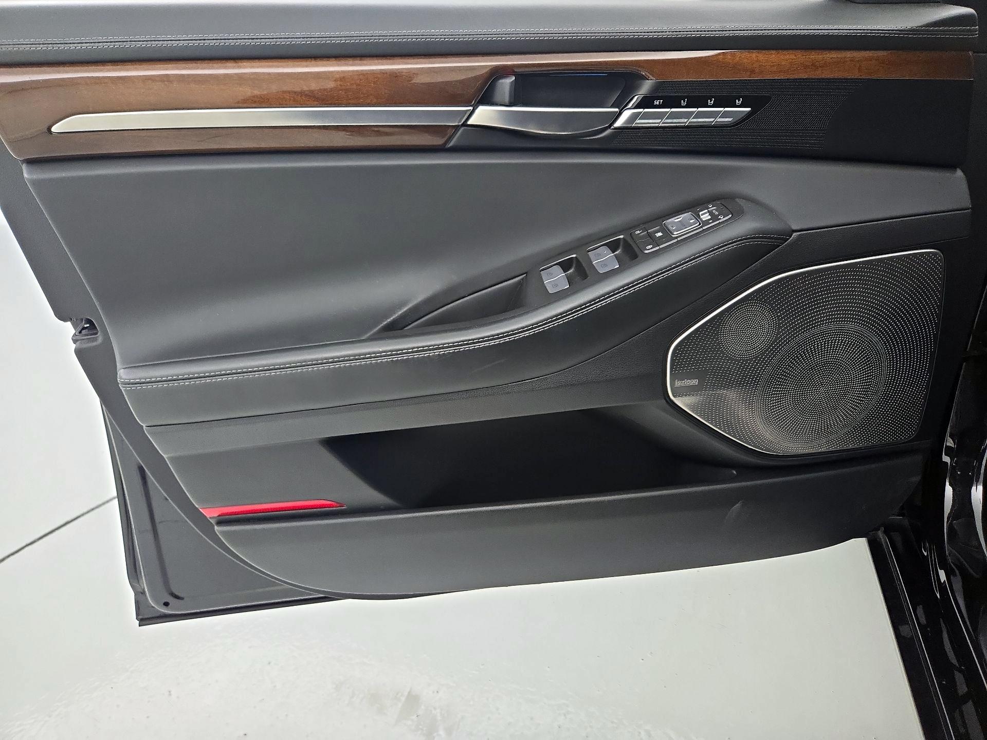 Thumbnail: 2019 Genesis G90 - 12