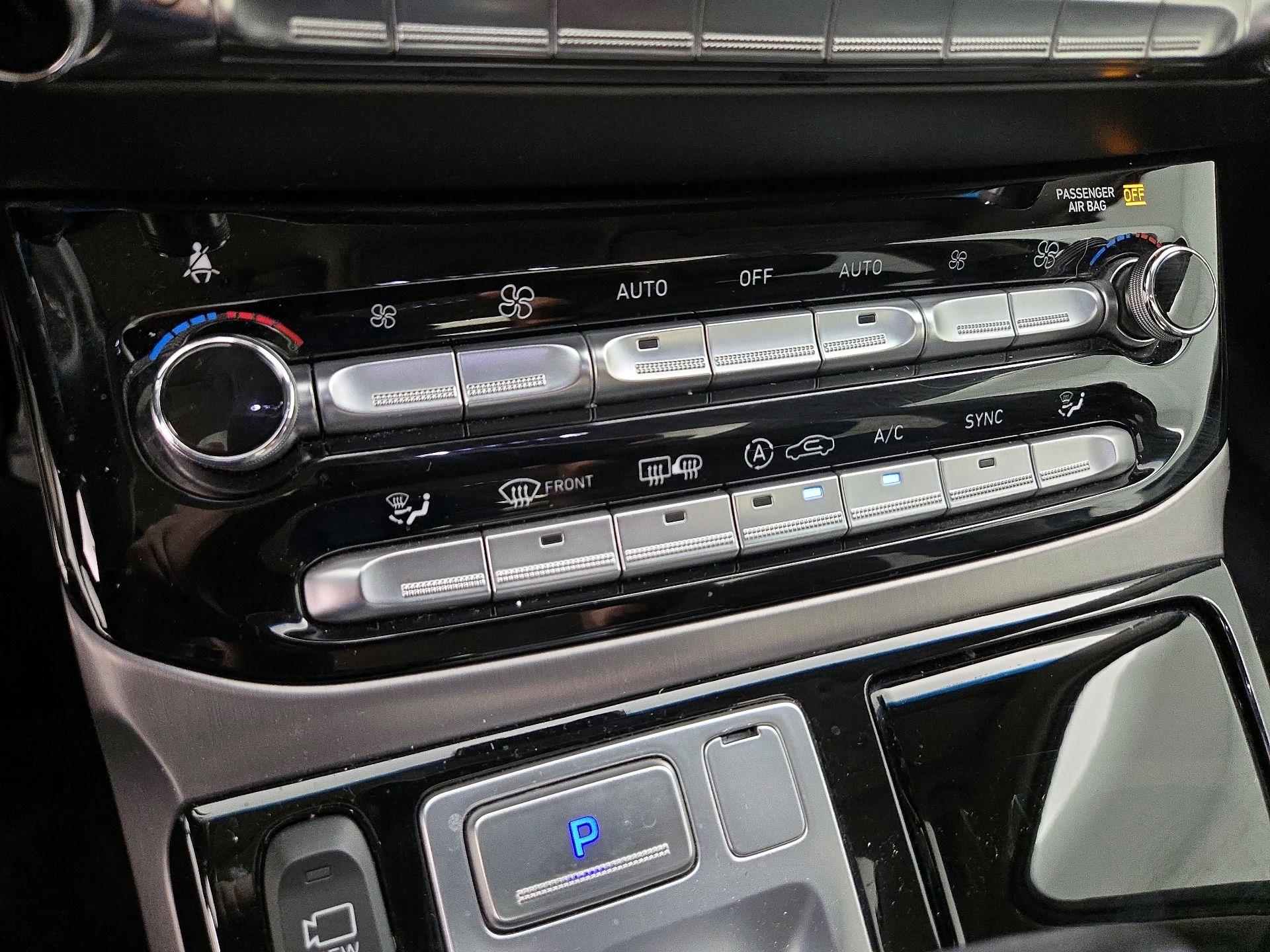 Thumbnail: 2019 Genesis G90 - 17